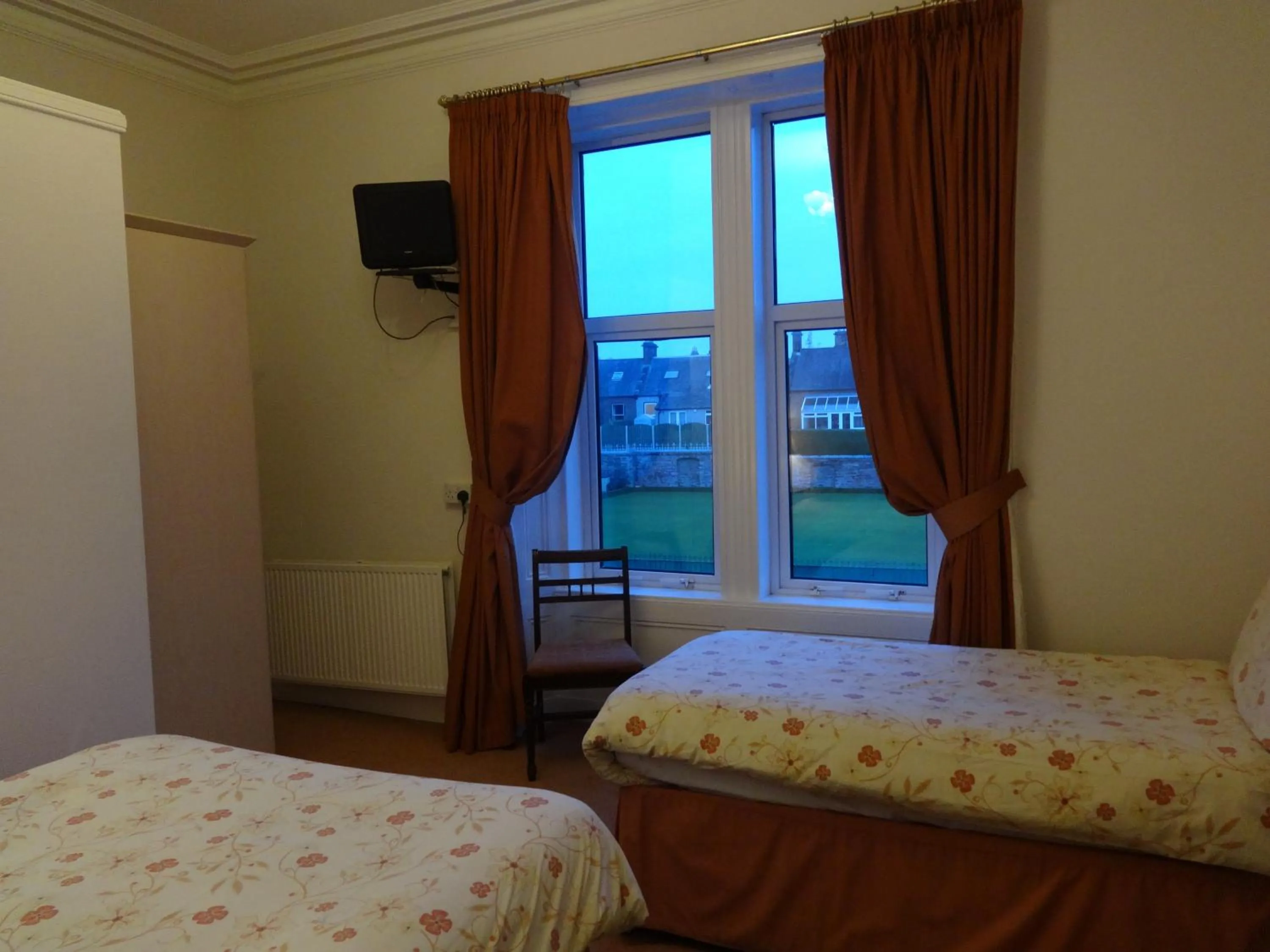 Bed in Aberdour Guest House