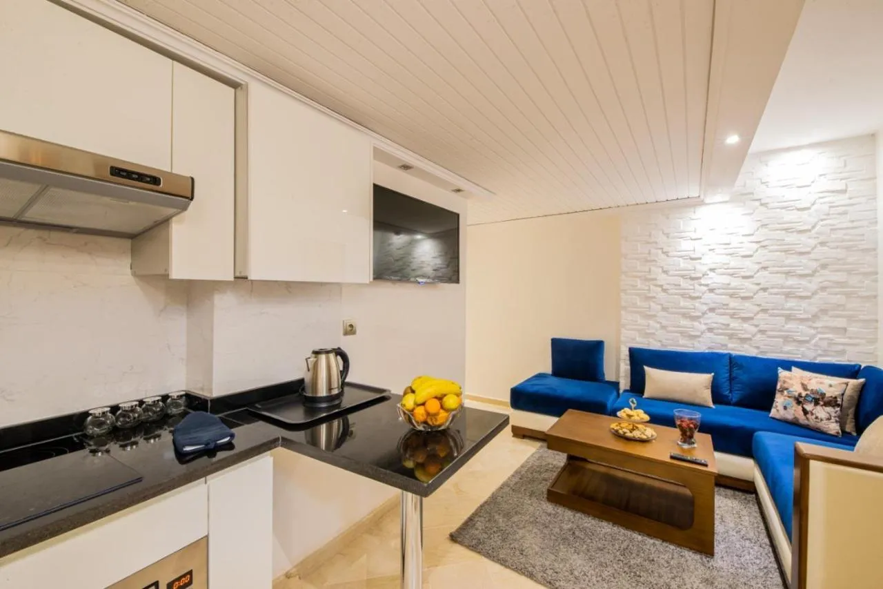 Kitchen or kitchenette in Appart-hotel Marrakech Inn