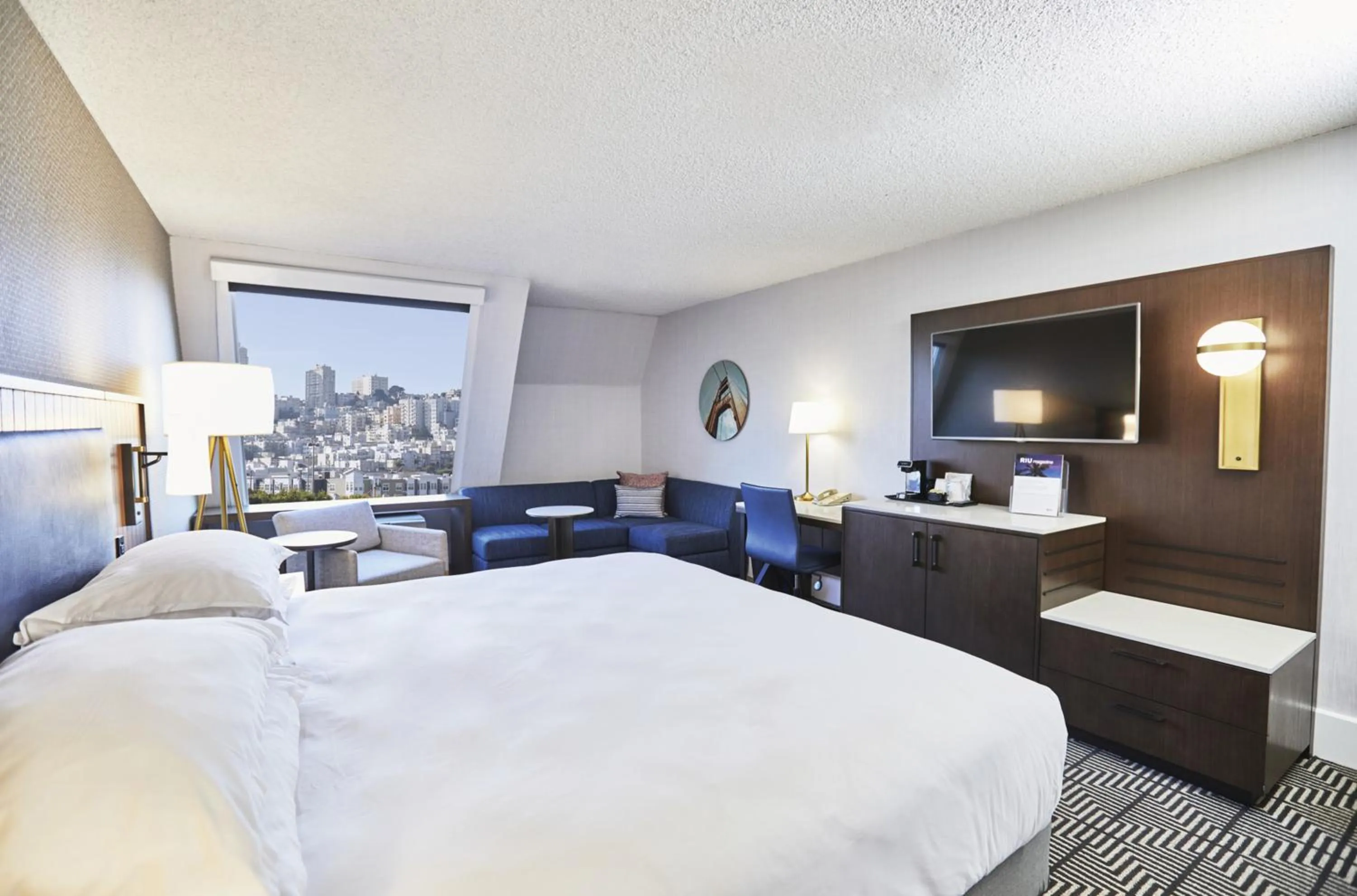 Photo of the whole room, Bed in Riu Plaza Fisherman's Wharf