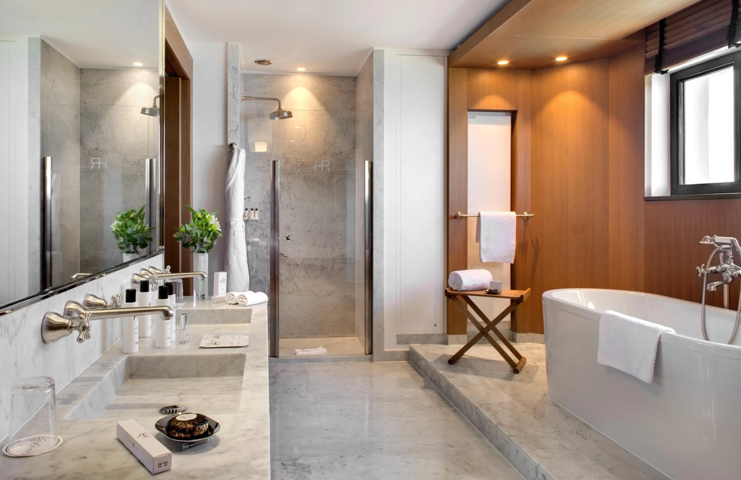 Bathroom in Hôtel Royal