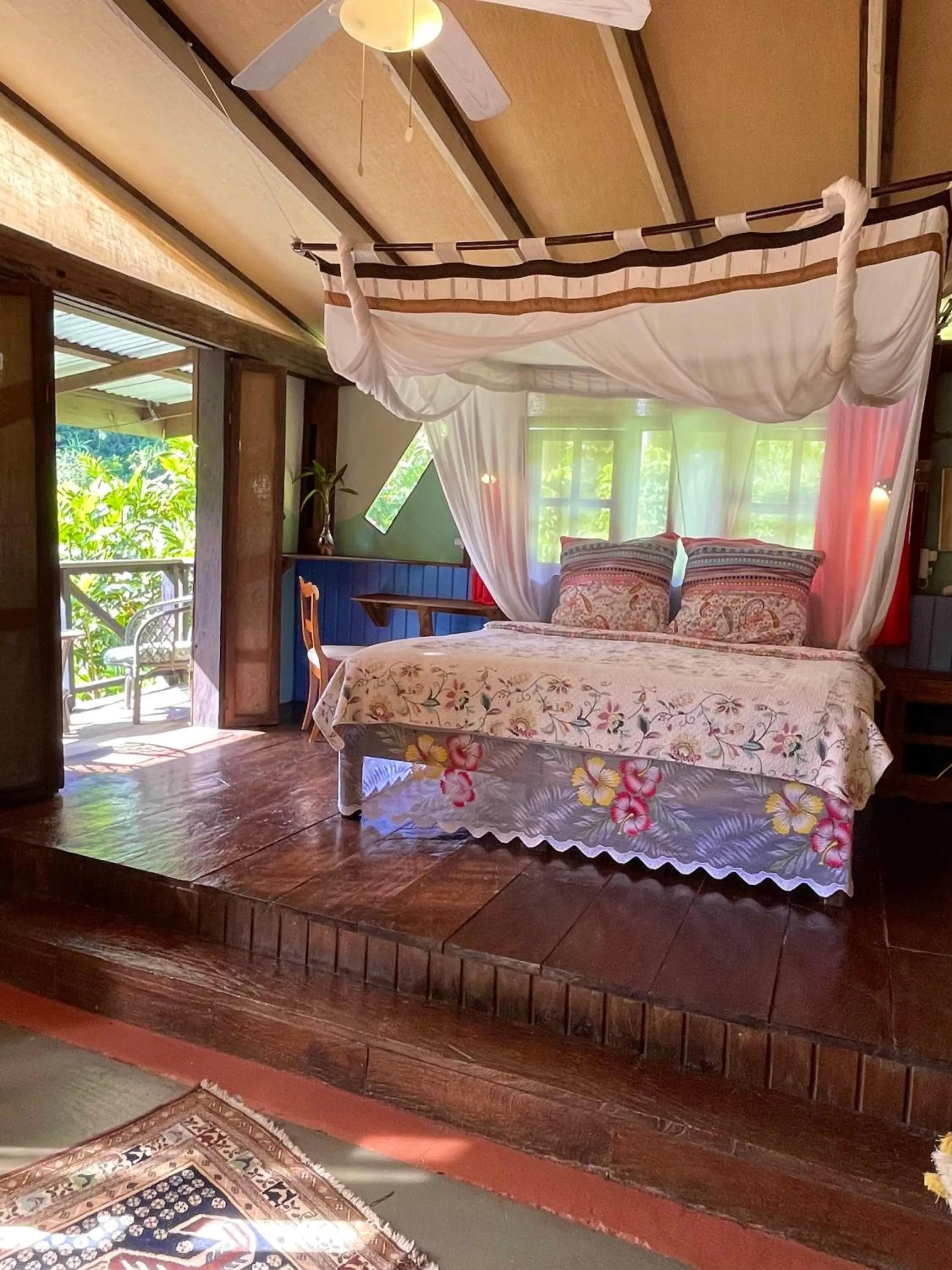 Bed in Cocoa Cottage