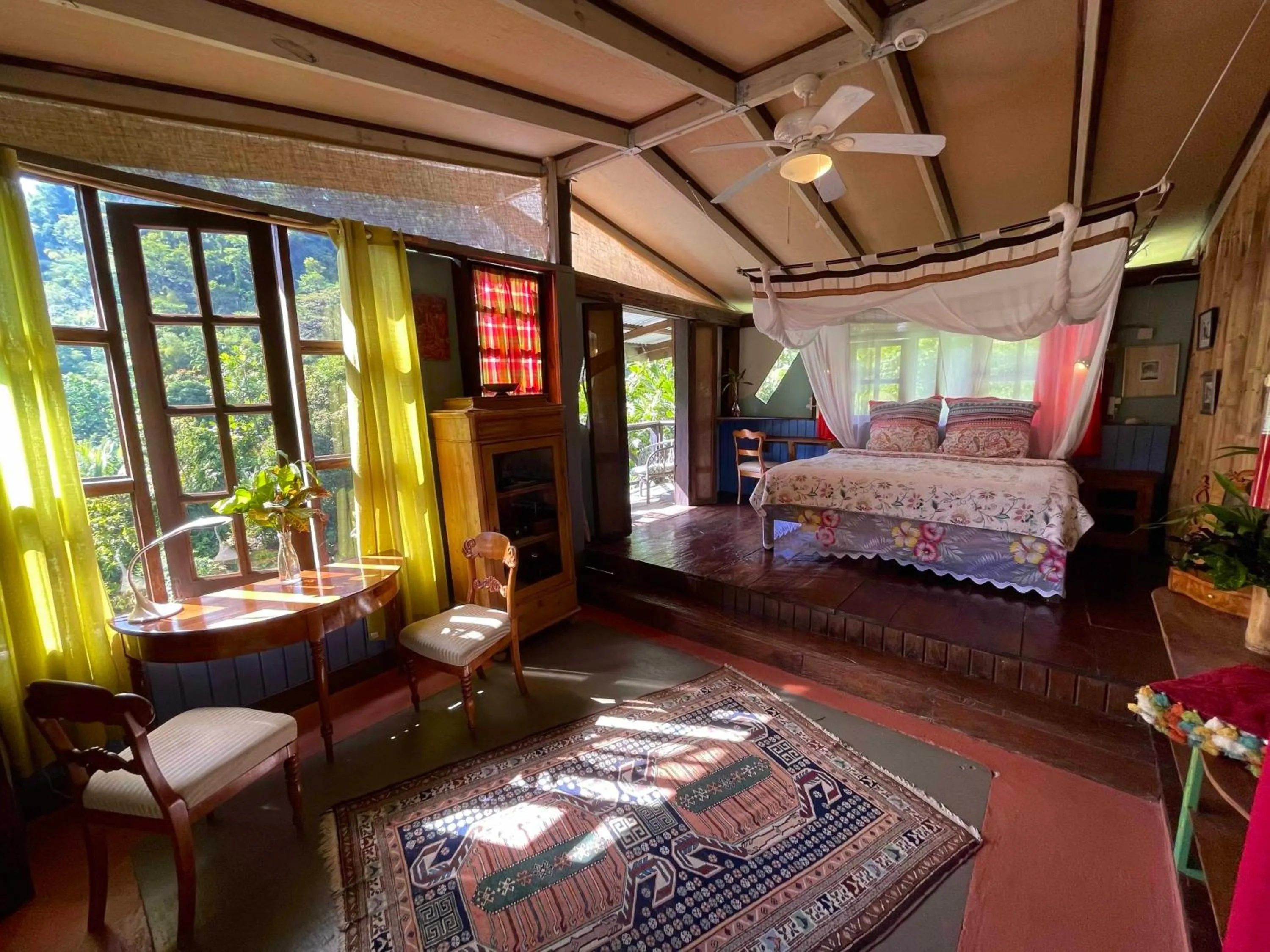 Photo of the whole room, Bed in Cocoa Cottage