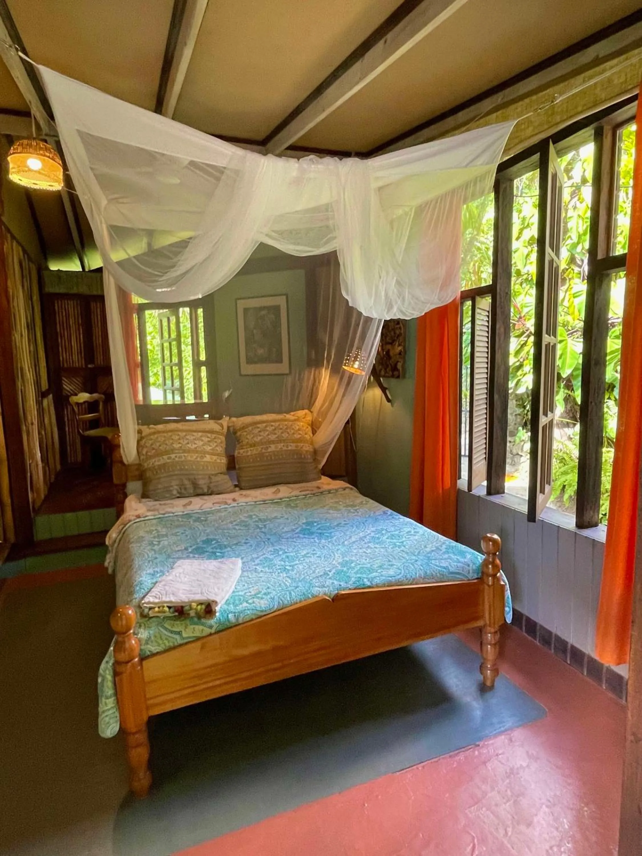 Bed in Cocoa Cottage