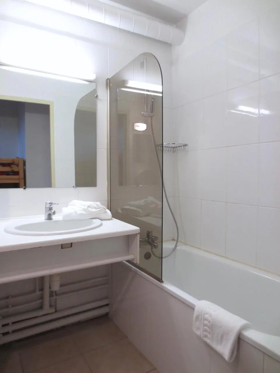 Bathroom in Hotel Résidence Anglet Biarritz-Parme