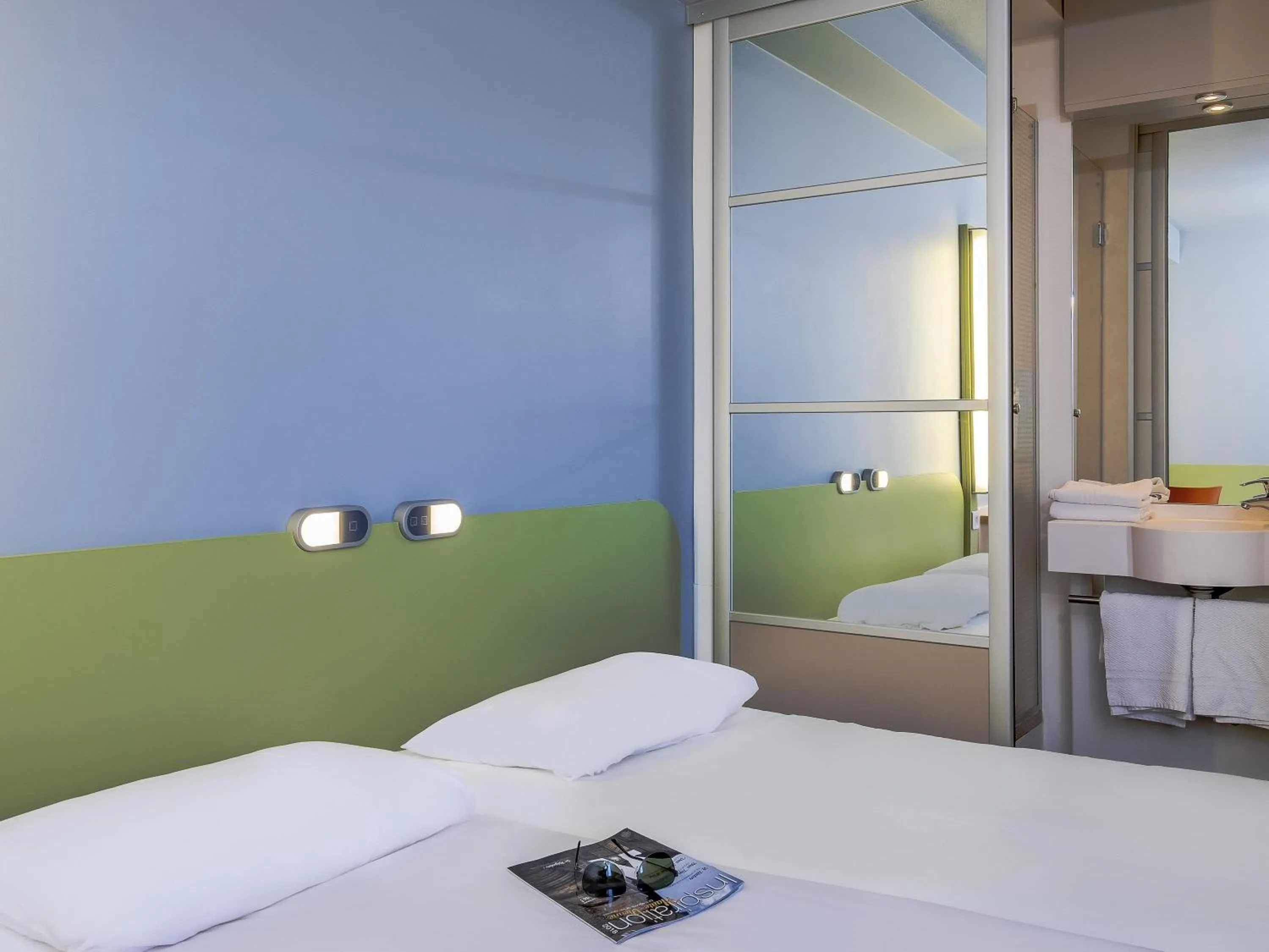 Bedroom, Bed in Ibis Budget Limoges Nord