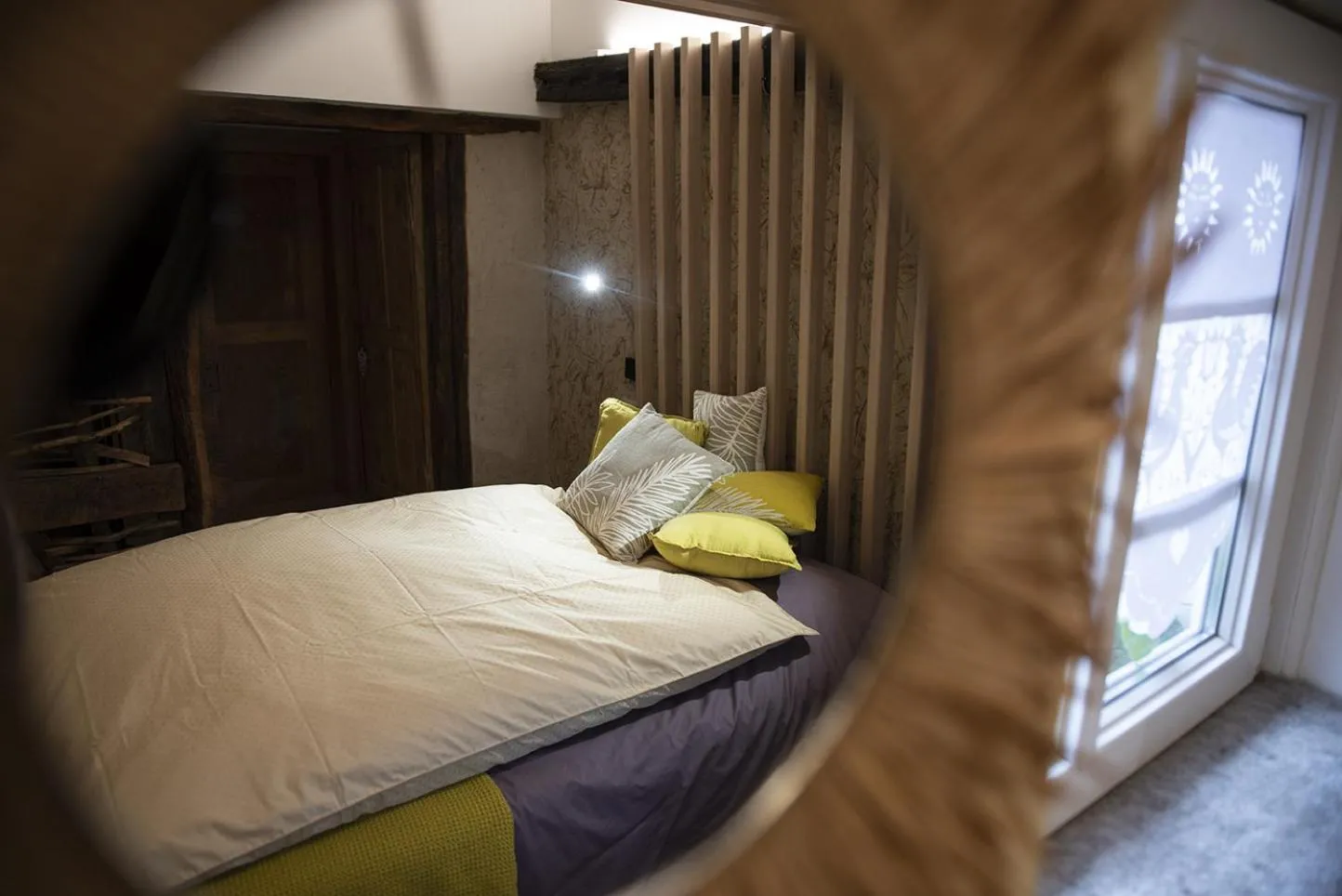 Decorative detail, Bed in Moulin de Schwabwiller