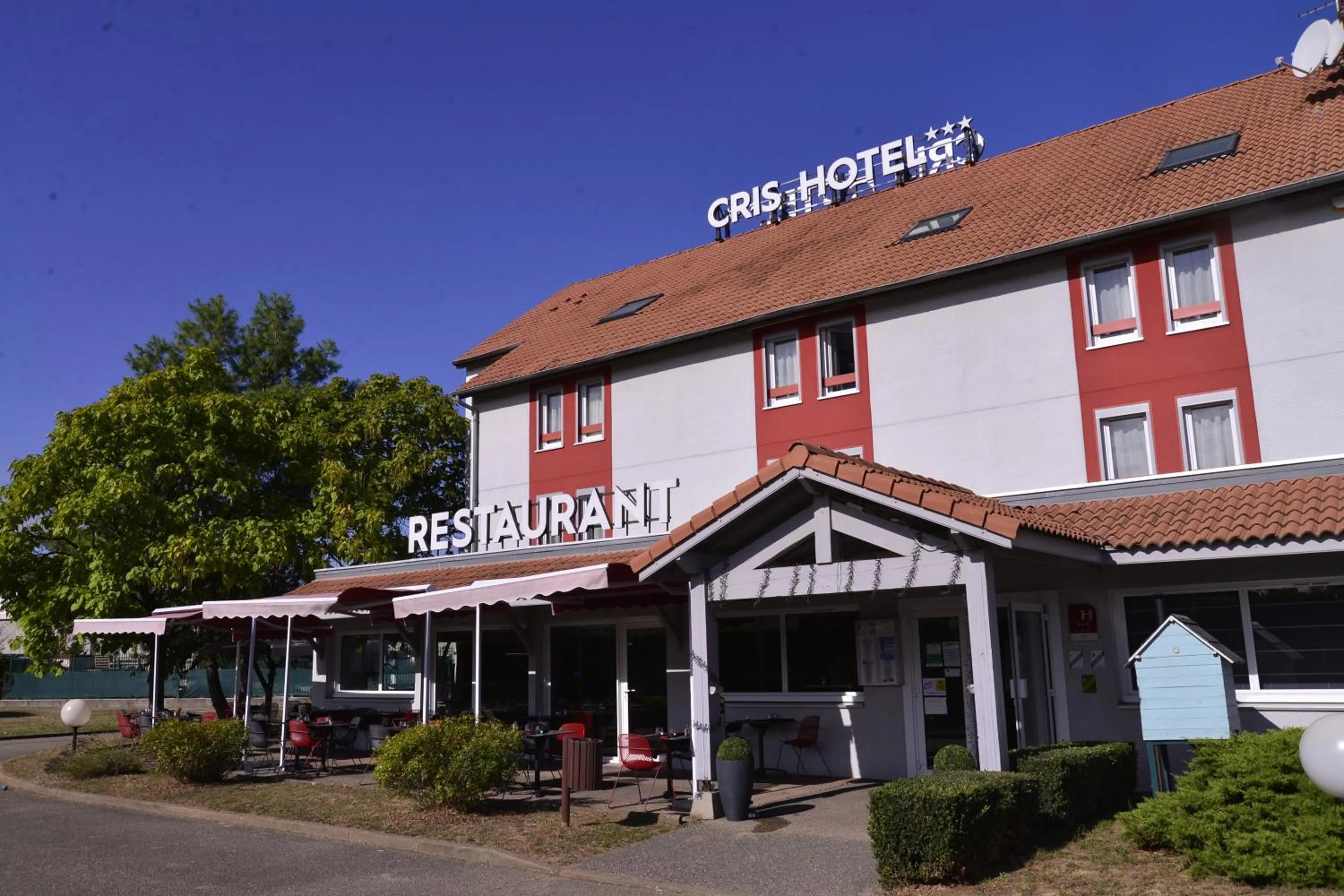 Property building in Logis Cris Hôtel et Restaurant, Lyon Sud-Est