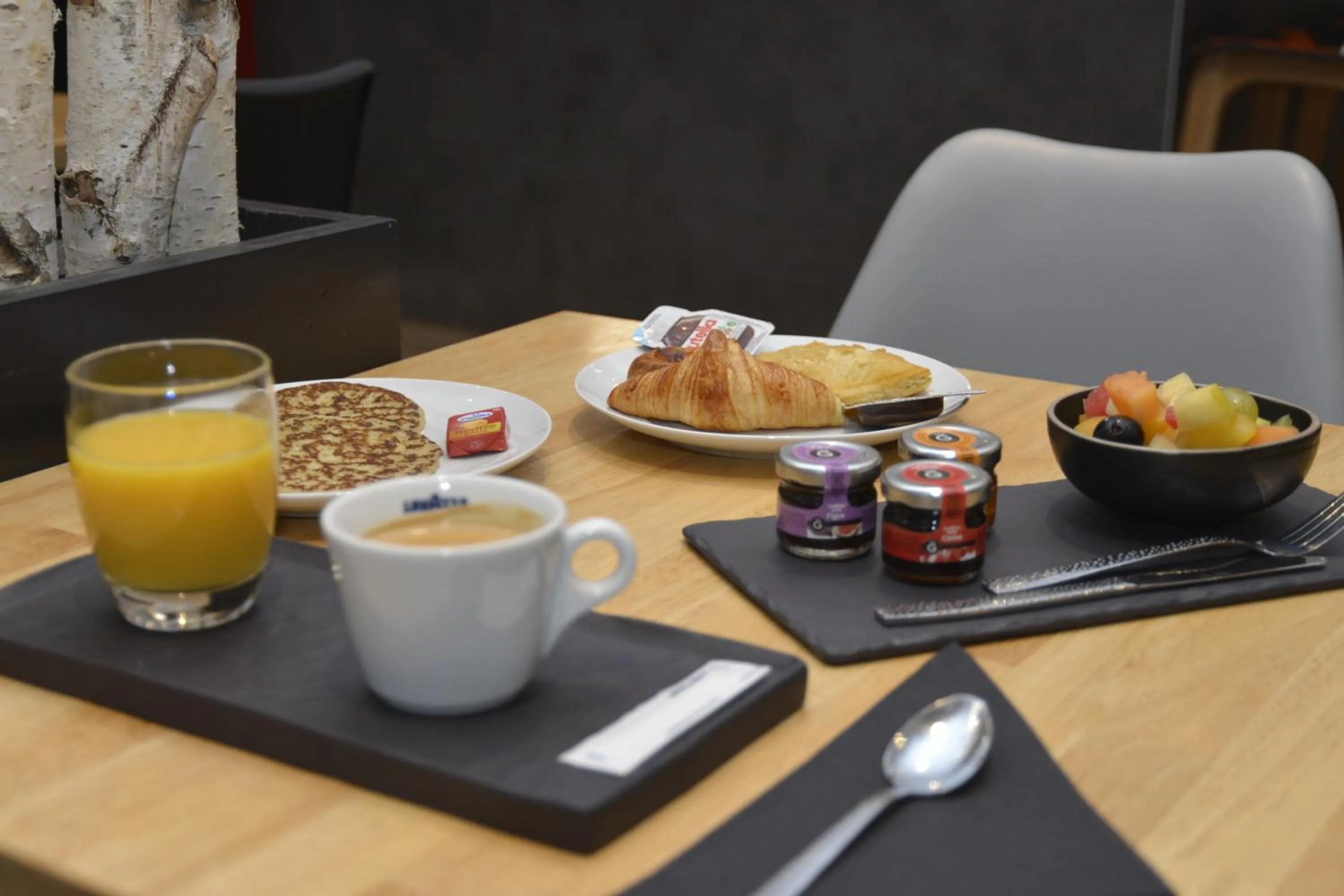 Breakfast in Logis Cris Hôtel et Restaurant, Lyon Sud-Est