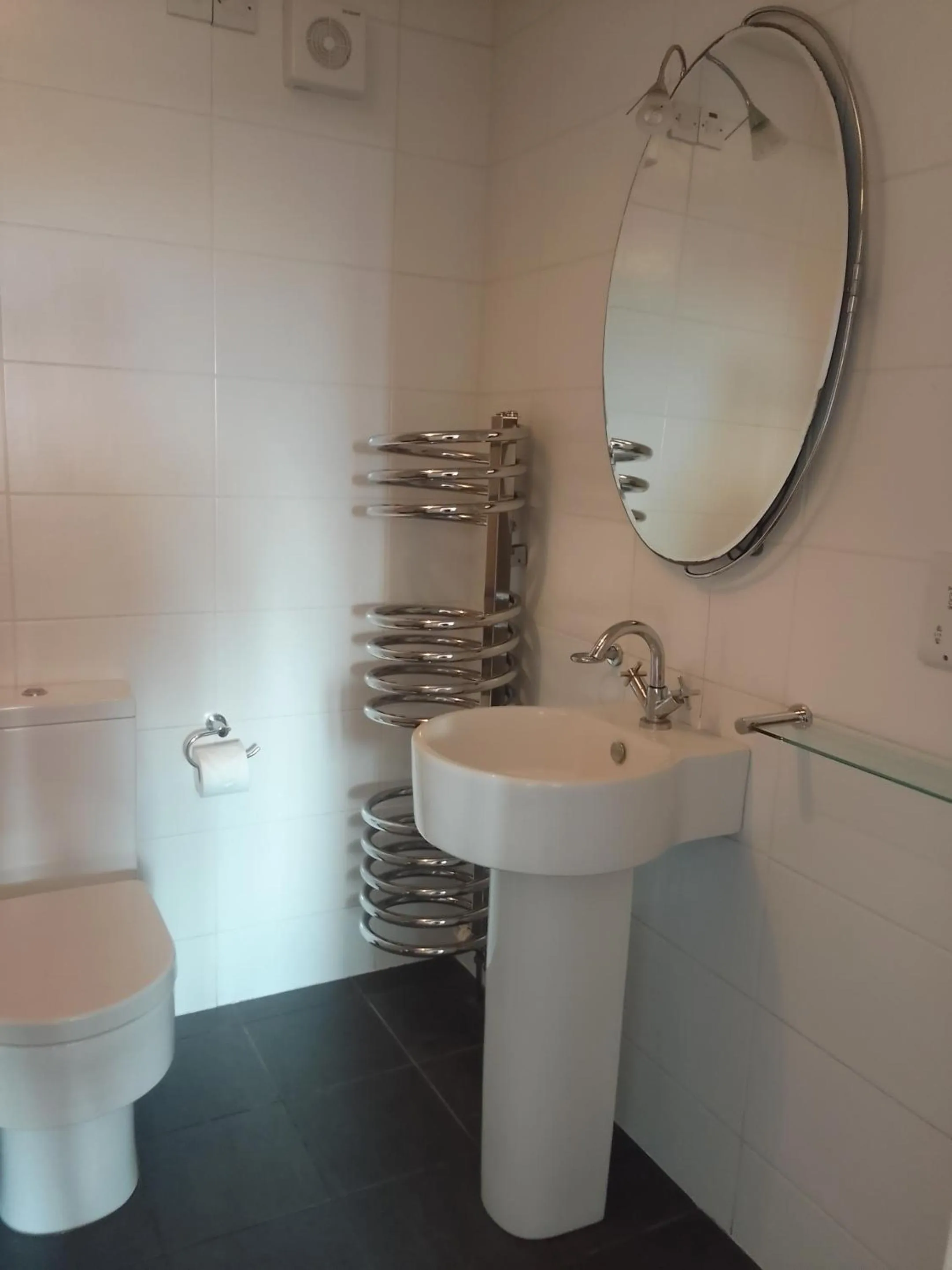 Bathroom in The Oystercatcher