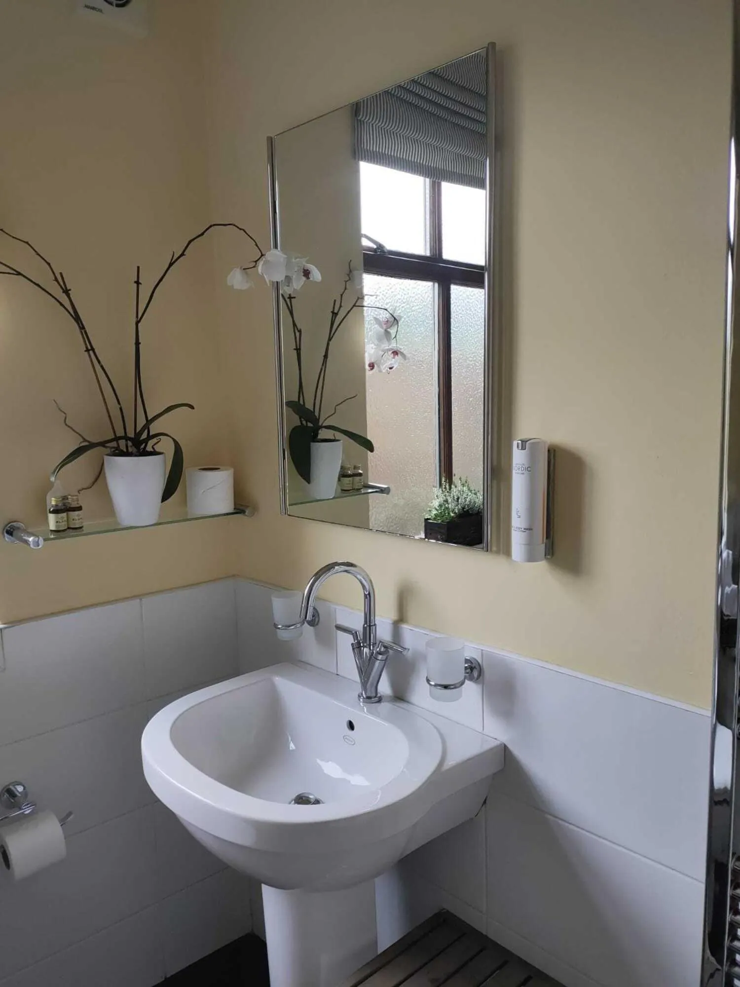 Bathroom in The Oystercatcher