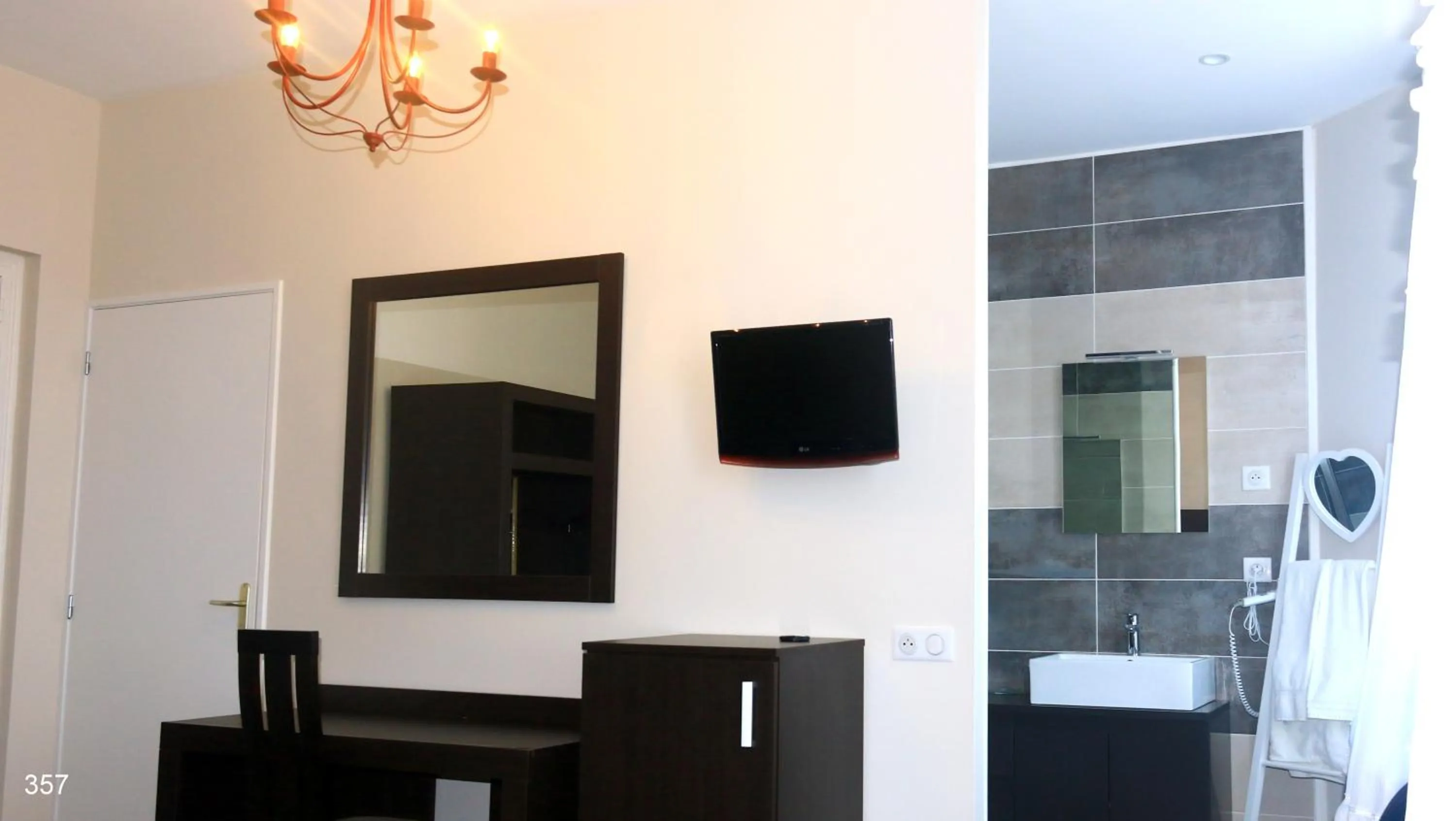 Photo of the whole room in Hotel de la Basilique