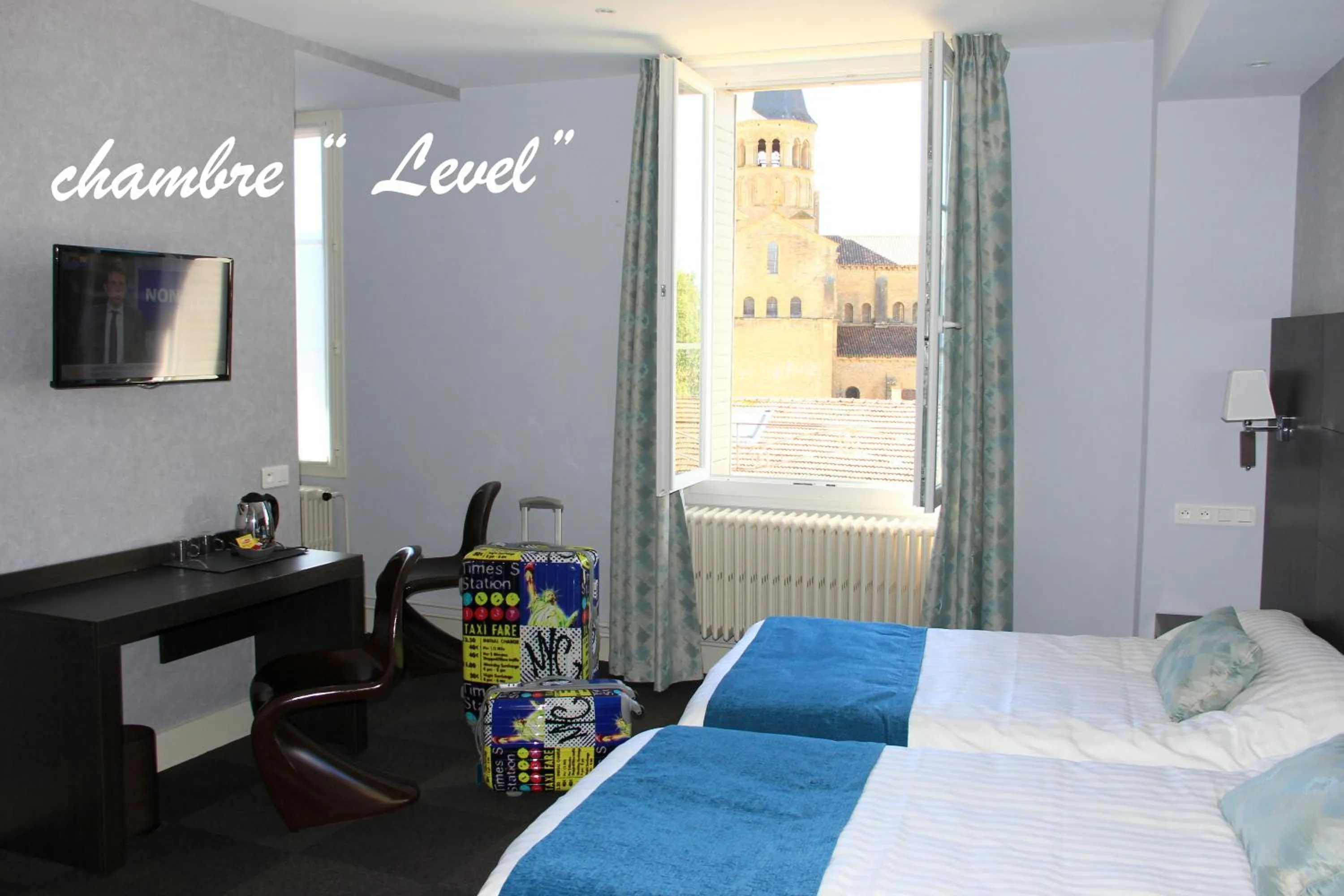 Bed in Hotel de la Basilique