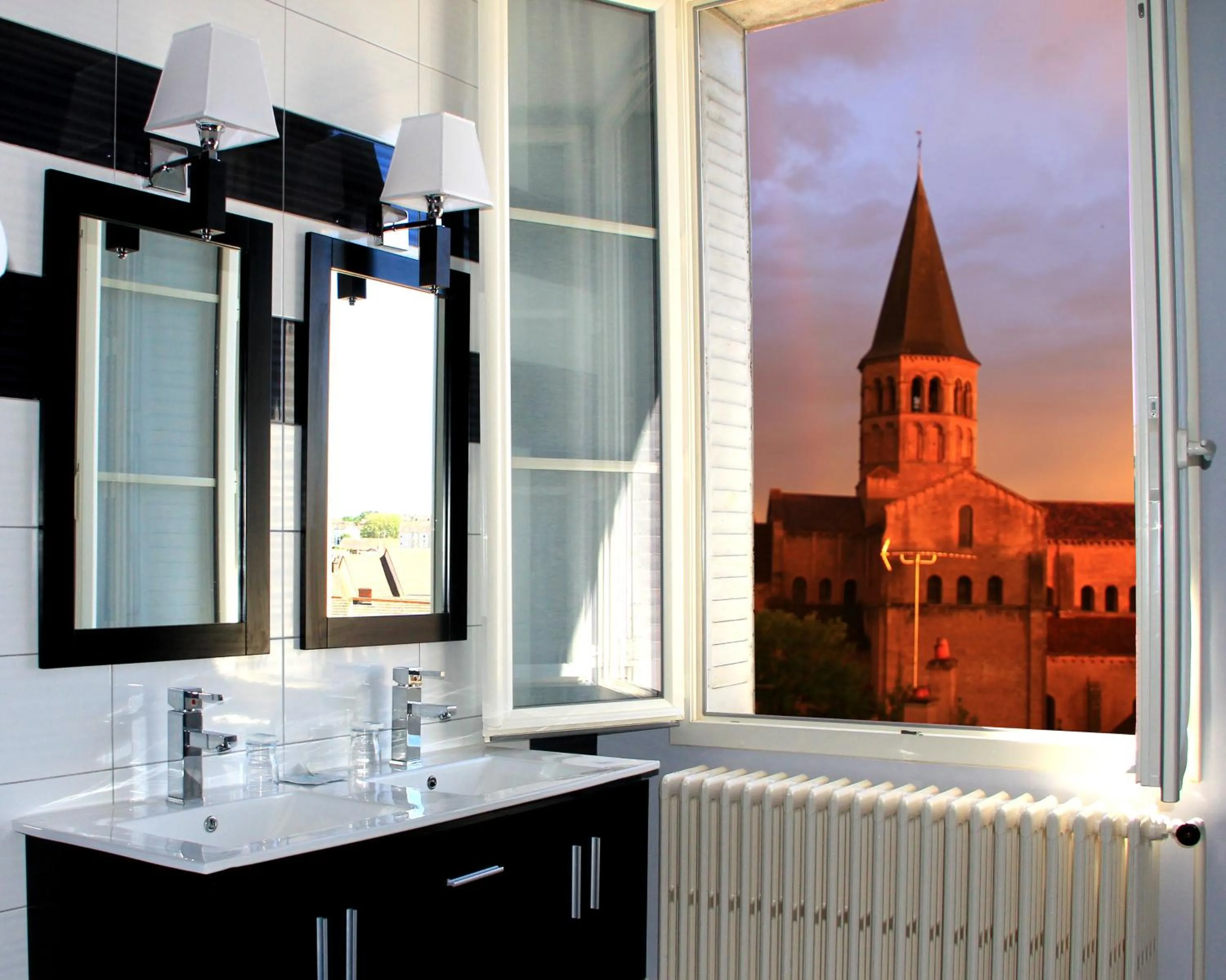 Shower in Hotel de la Basilique