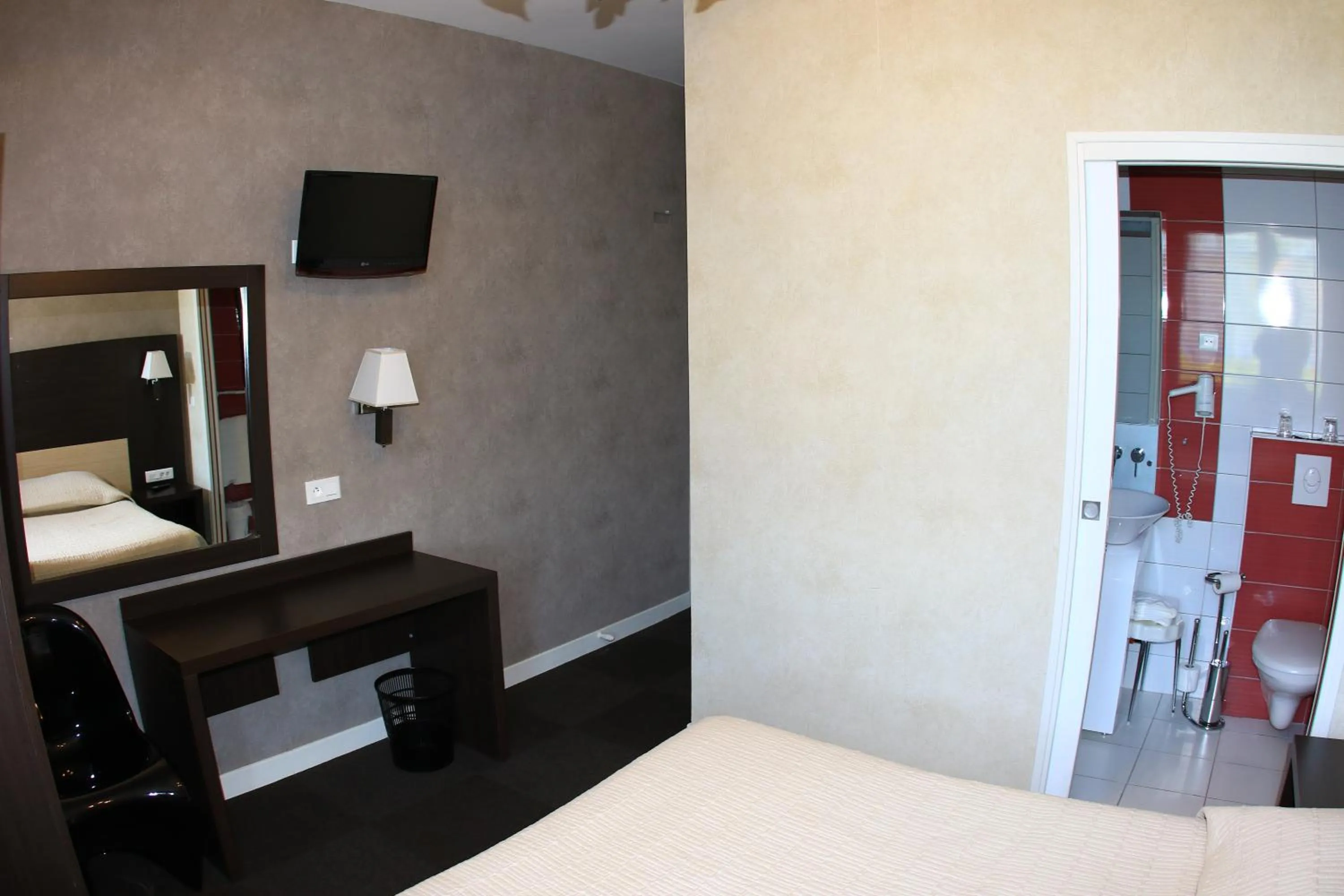 Photo of the whole room in Hotel de la Basilique