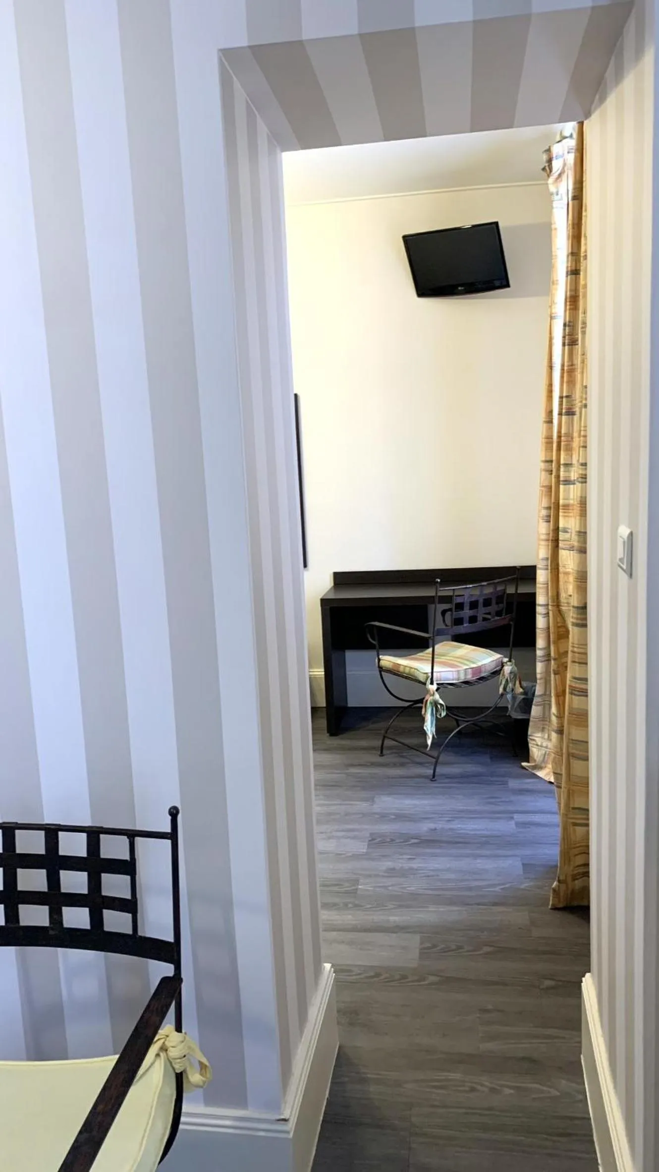 Bed in Hotel de la Basilique