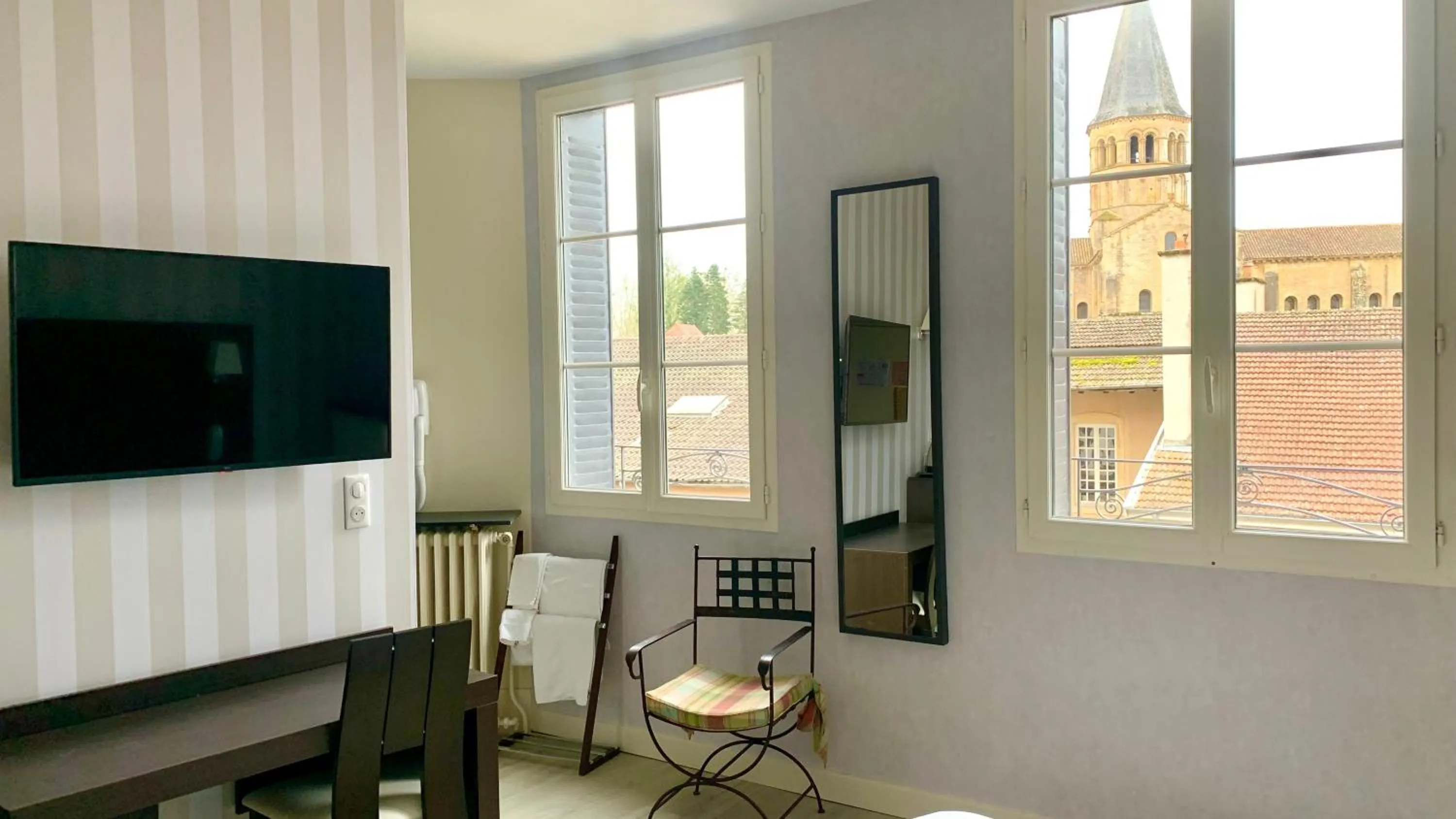 Property building in Hotel de la Basilique