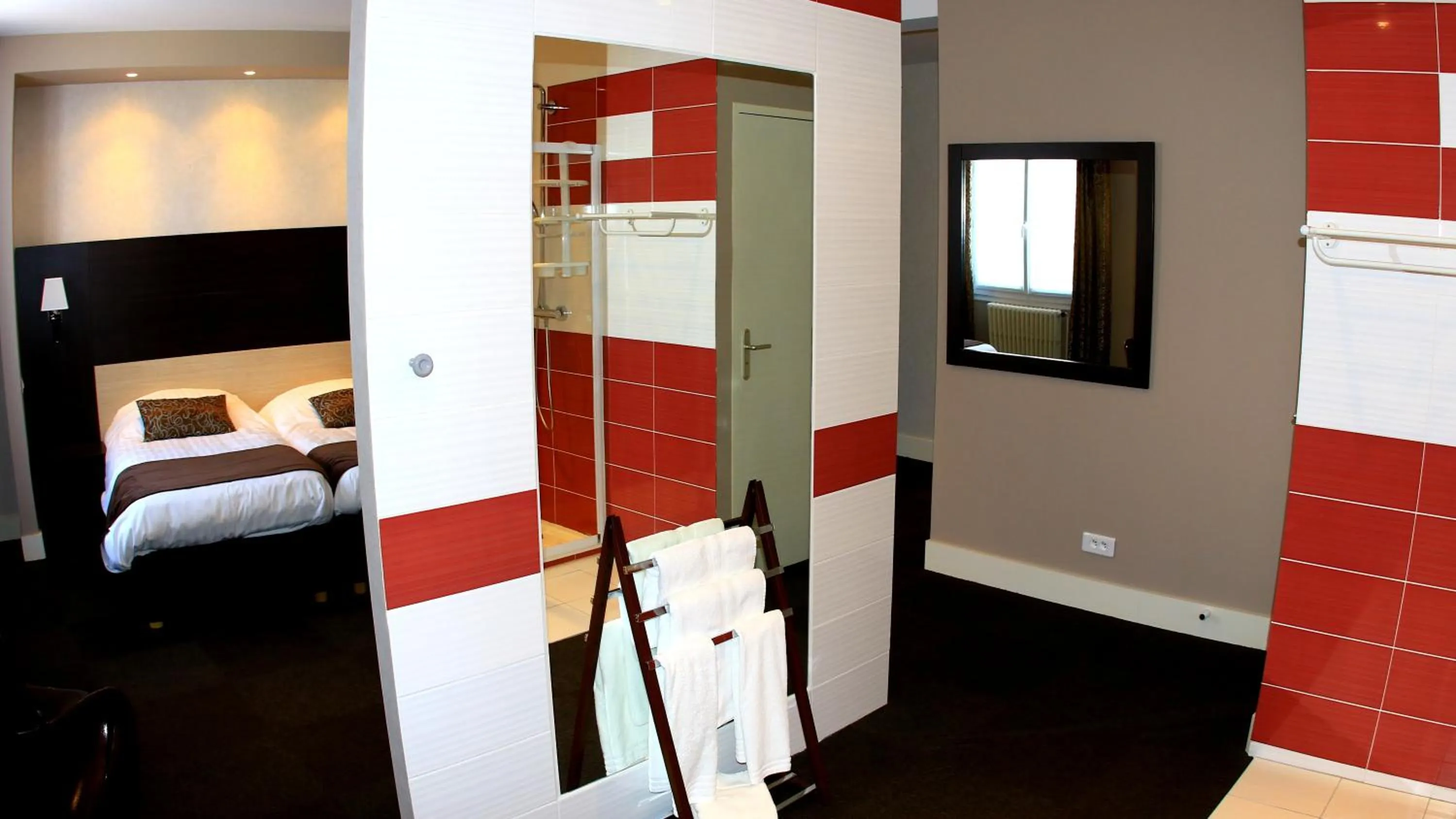 Shower in Hotel de la Basilique