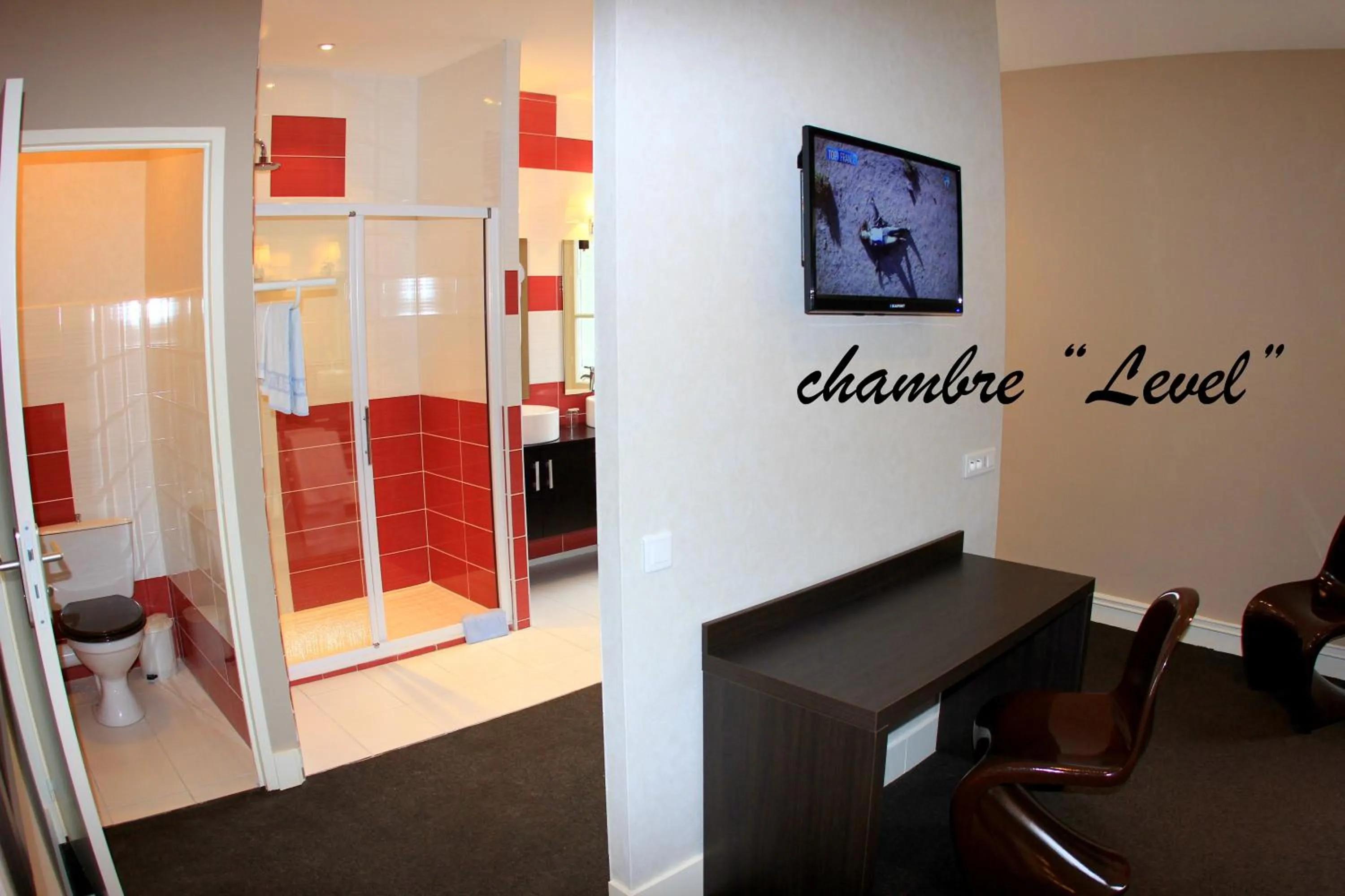 Shower in Hotel de la Basilique