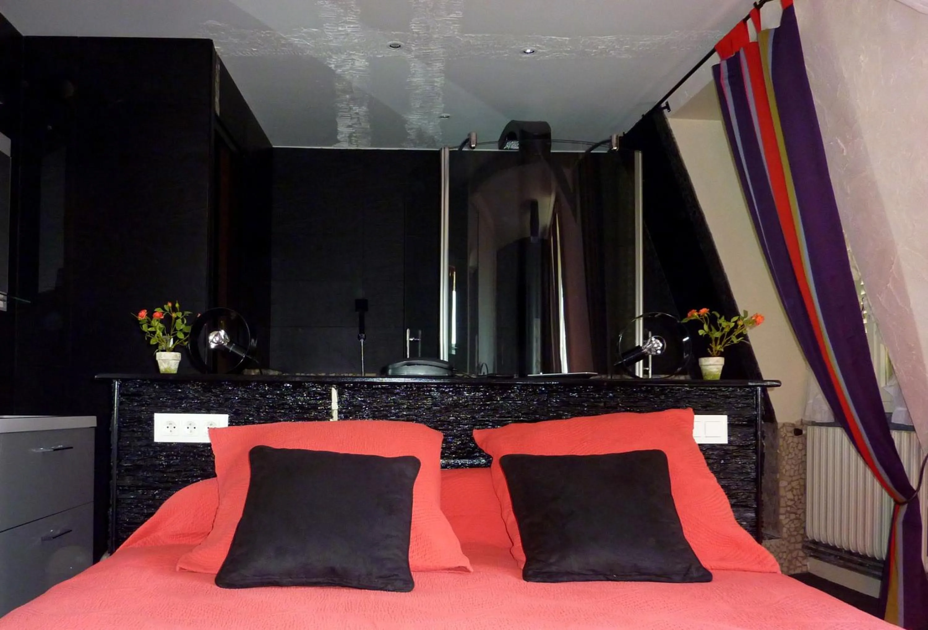 Shower in Hotel de la Basilique