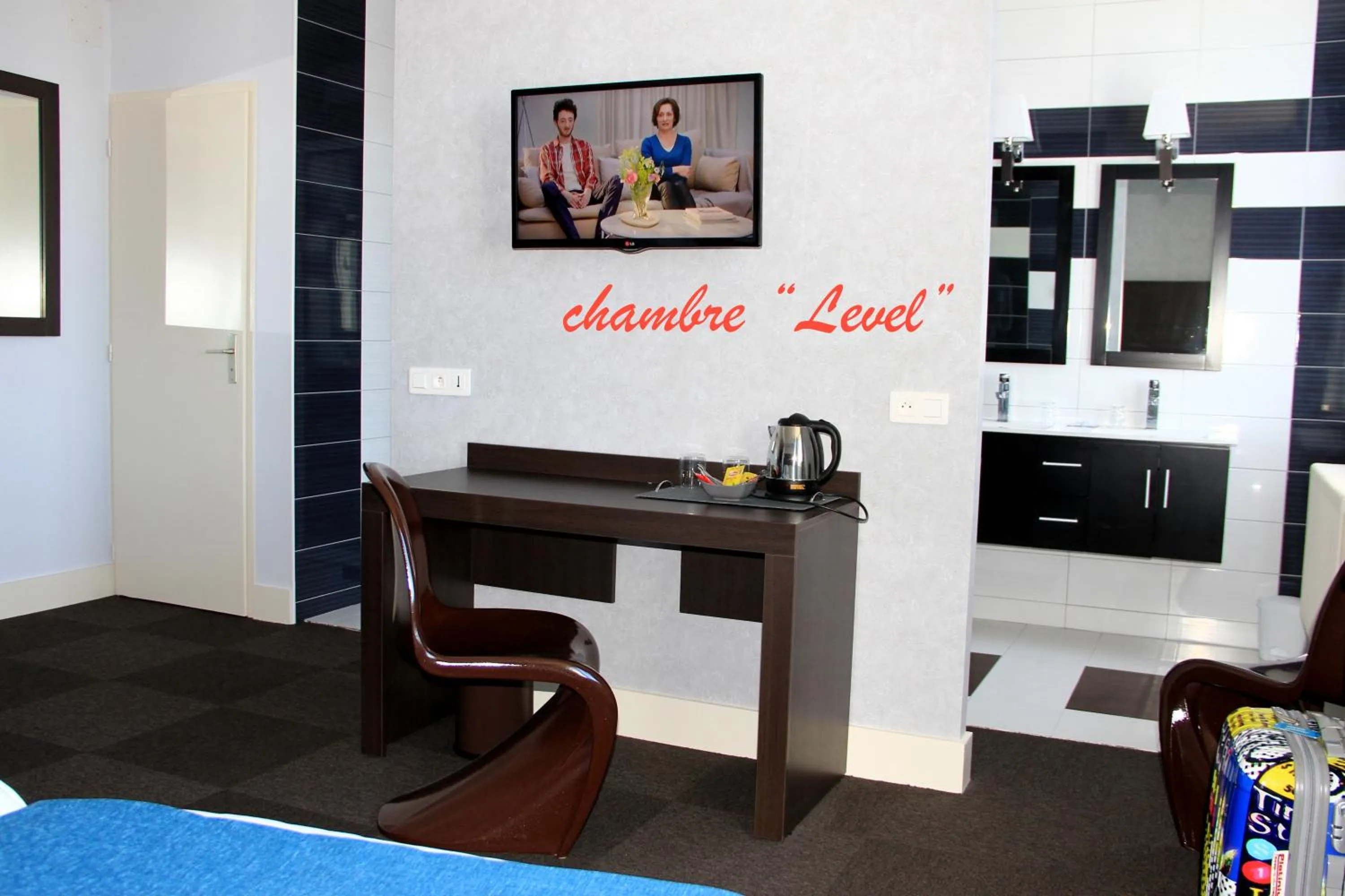 Shower in Hotel de la Basilique