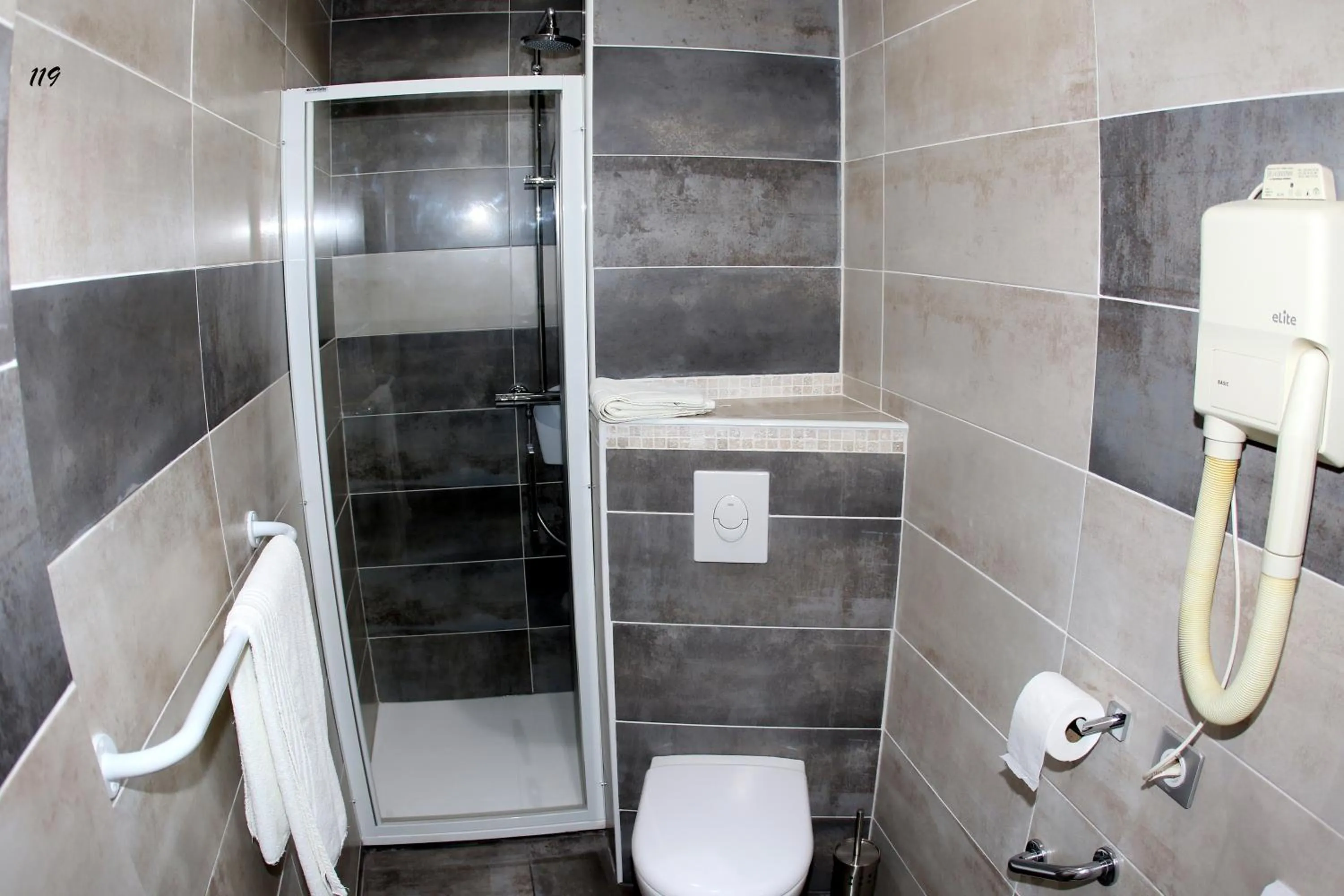 Bathroom in Hotel de la Basilique