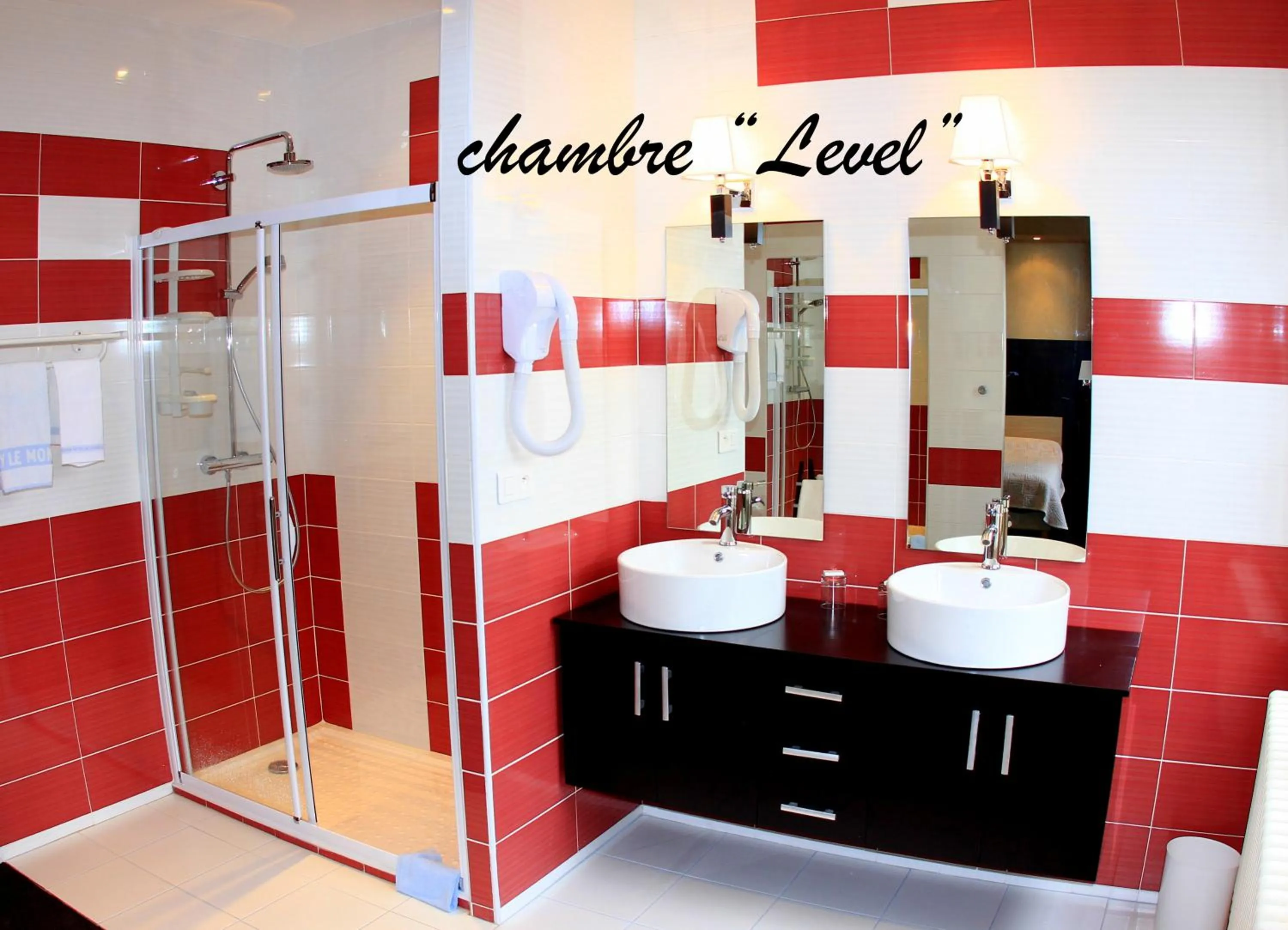 Shower in Hotel de la Basilique