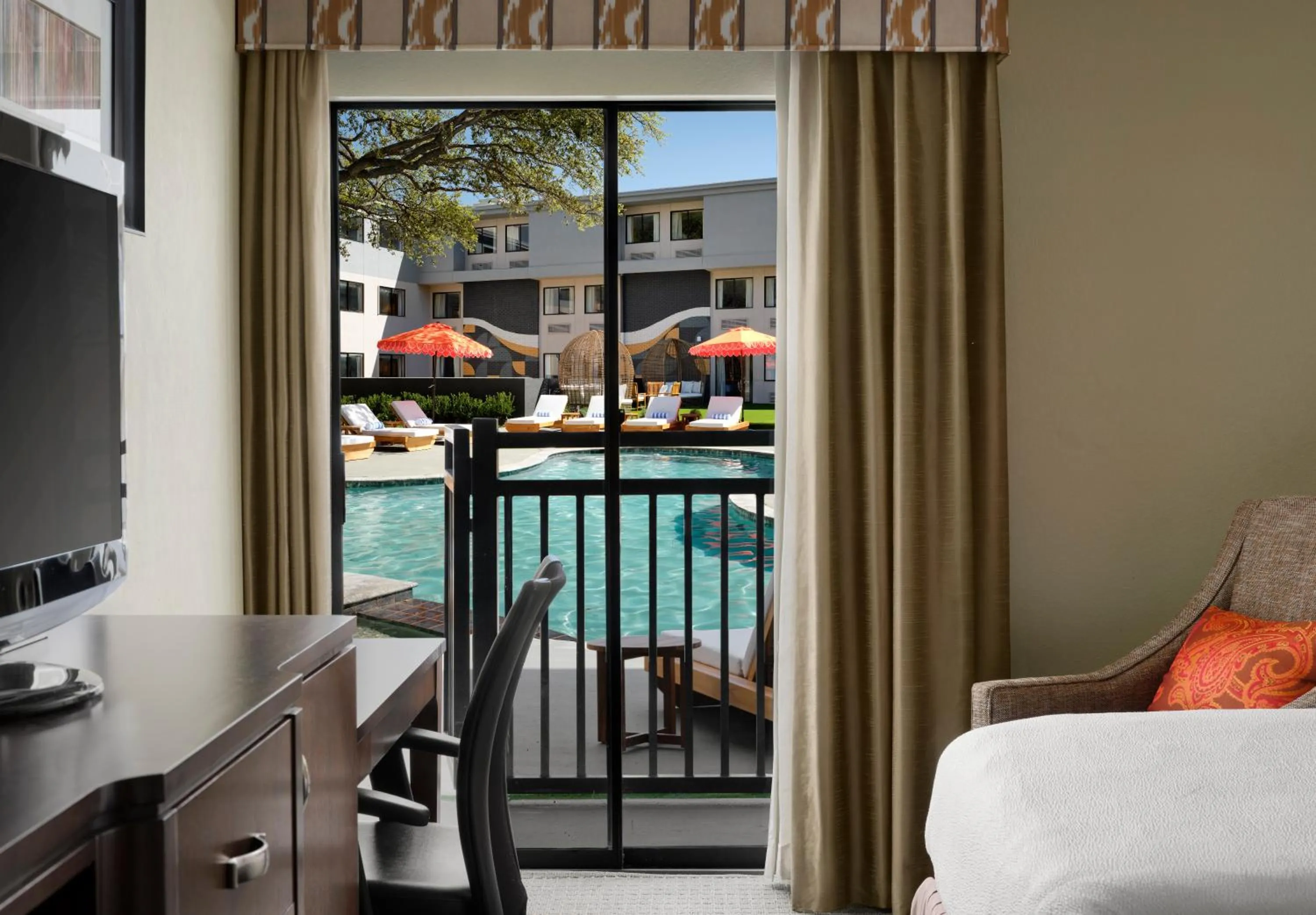 Pool view, Bed in Hotel Dax