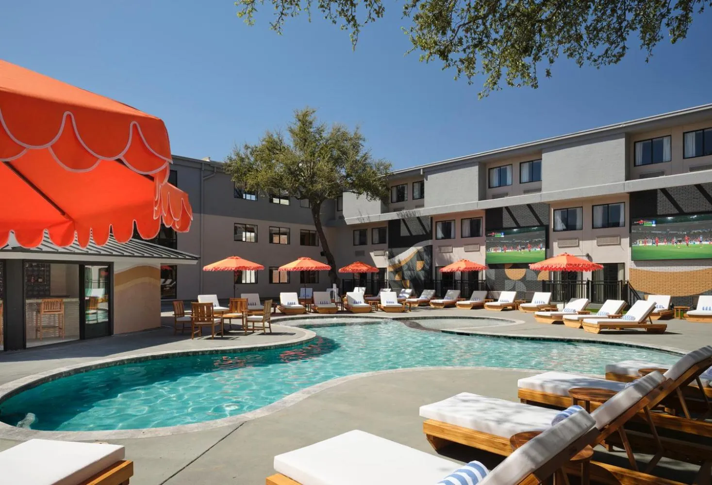 Swimming pool in Hotel Dax