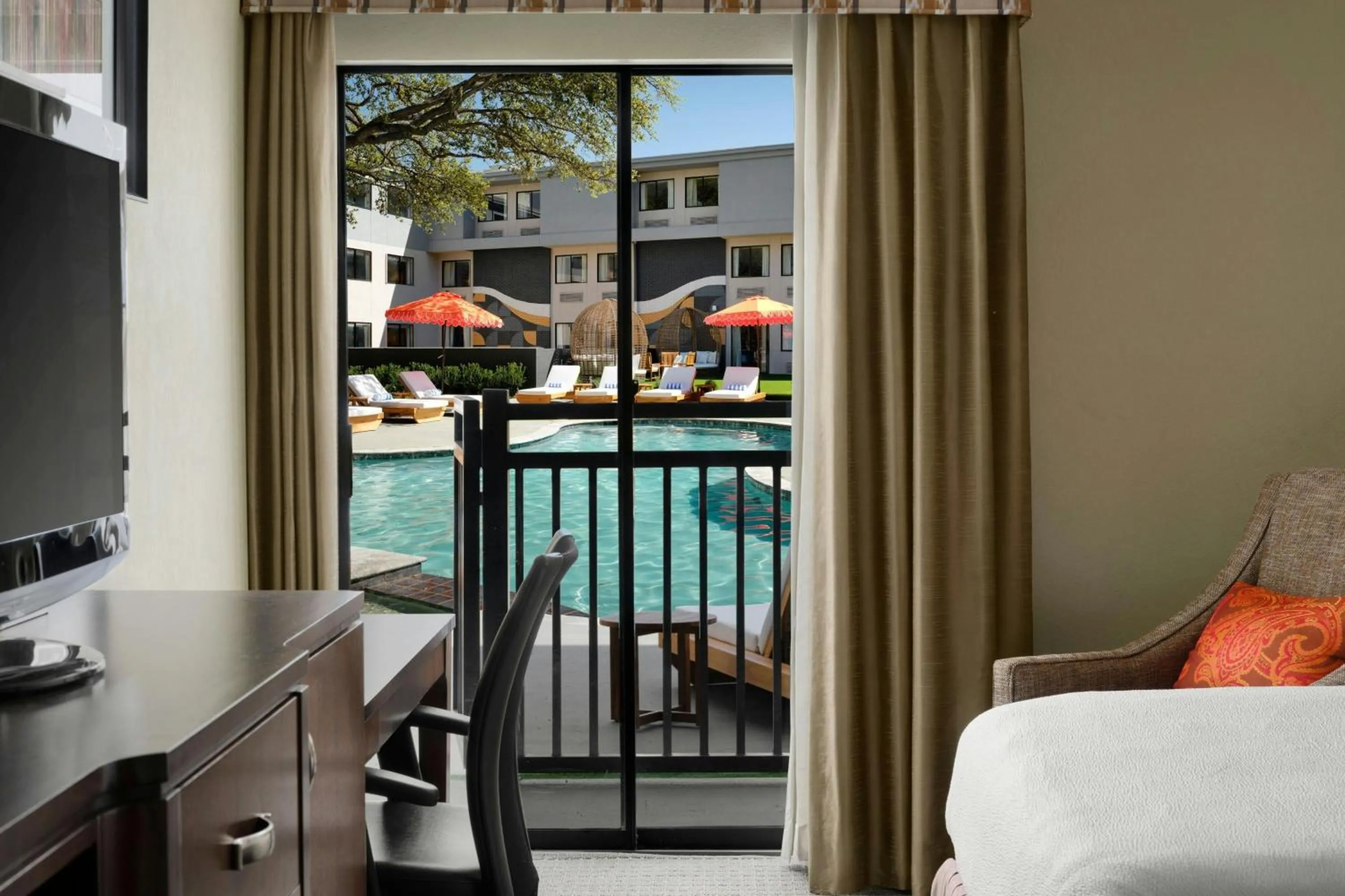 Swimming pool, Bed in Hotel Dax