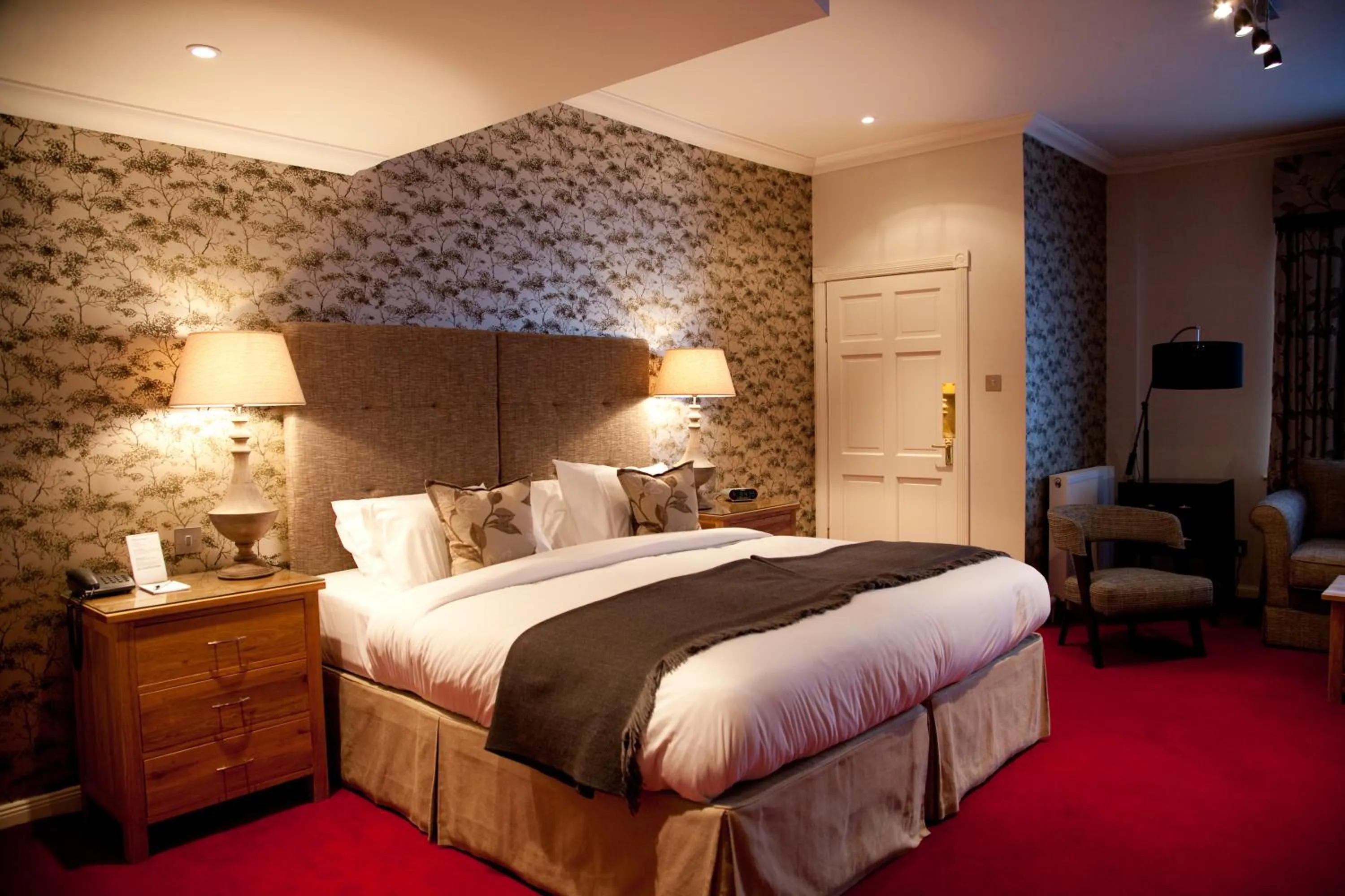 Photo of the whole room, Bed in The Townhouse Hotel