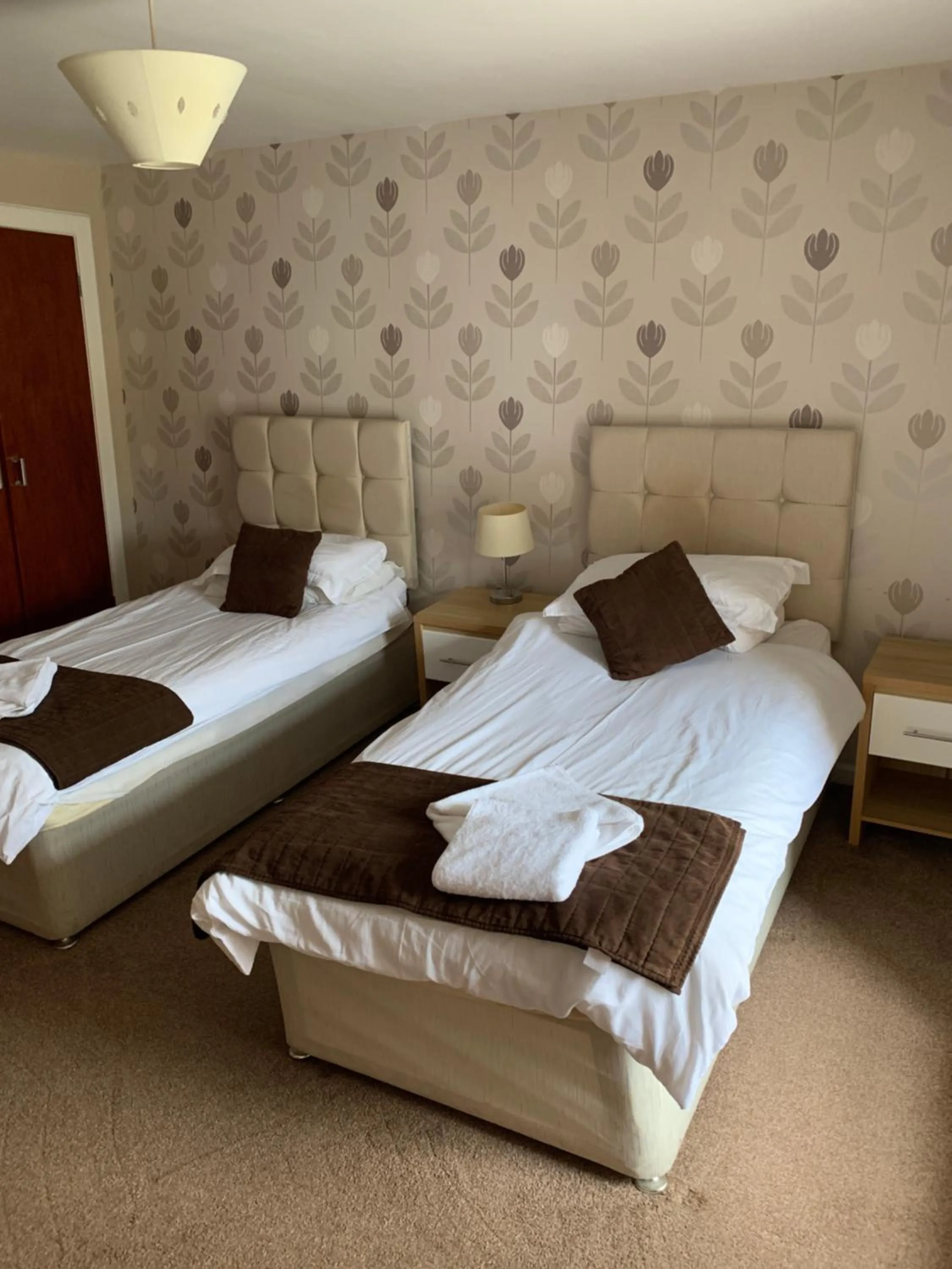 Bedroom, Bed in The White Swan Hotel