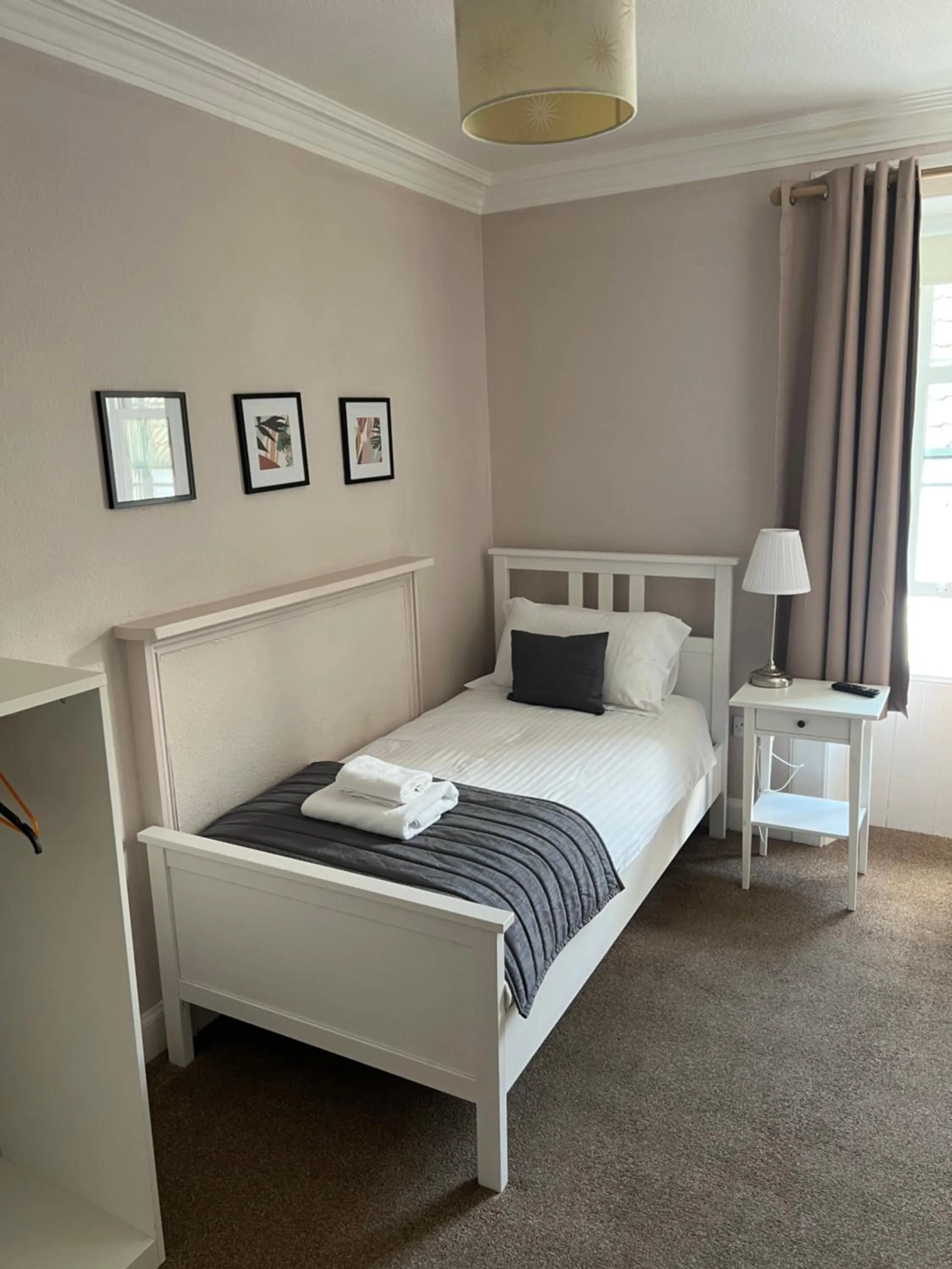 Bed in The White Swan Hotel