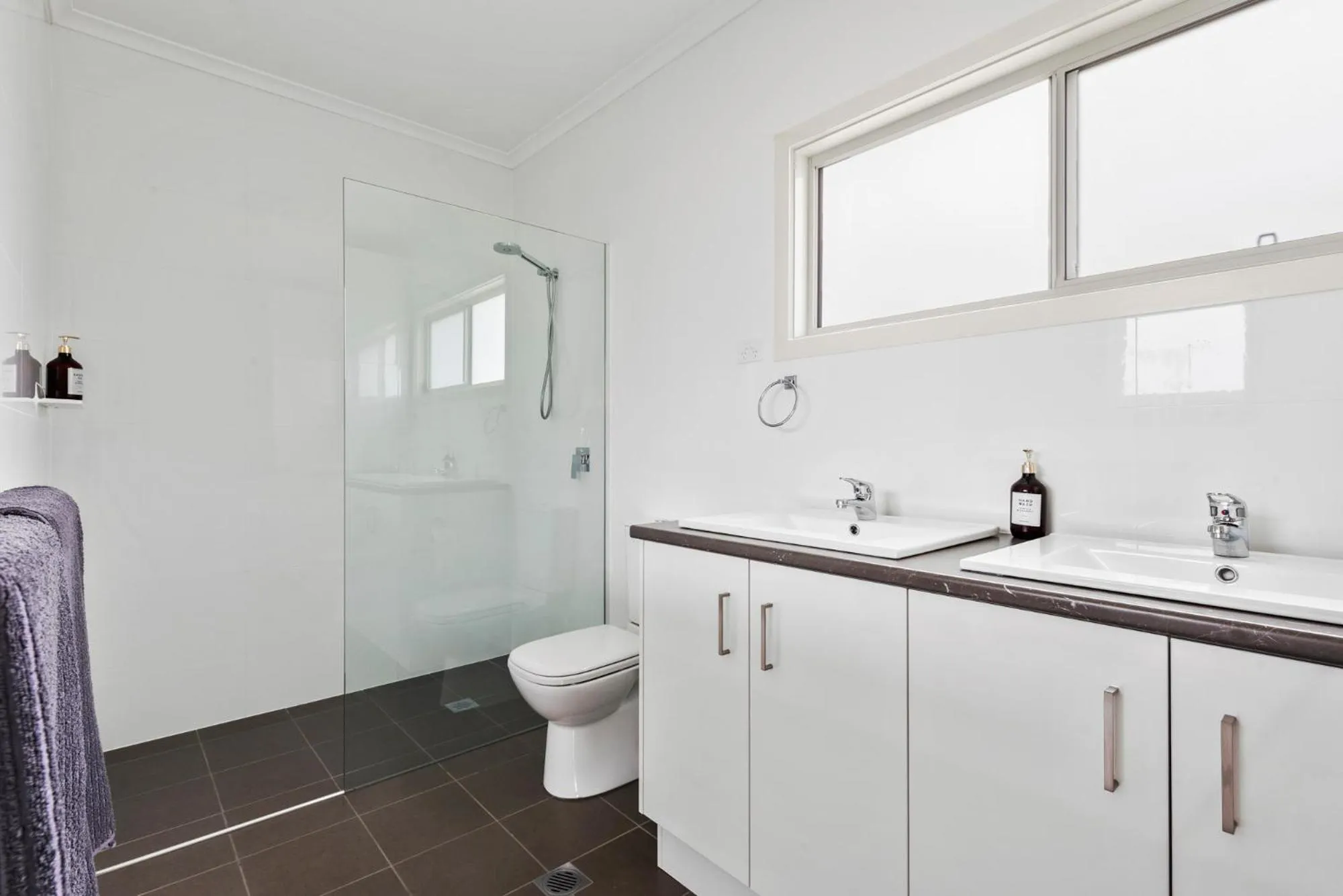 Shower in The Leaning Oak Holiday Lifestyles - Lake Conjola