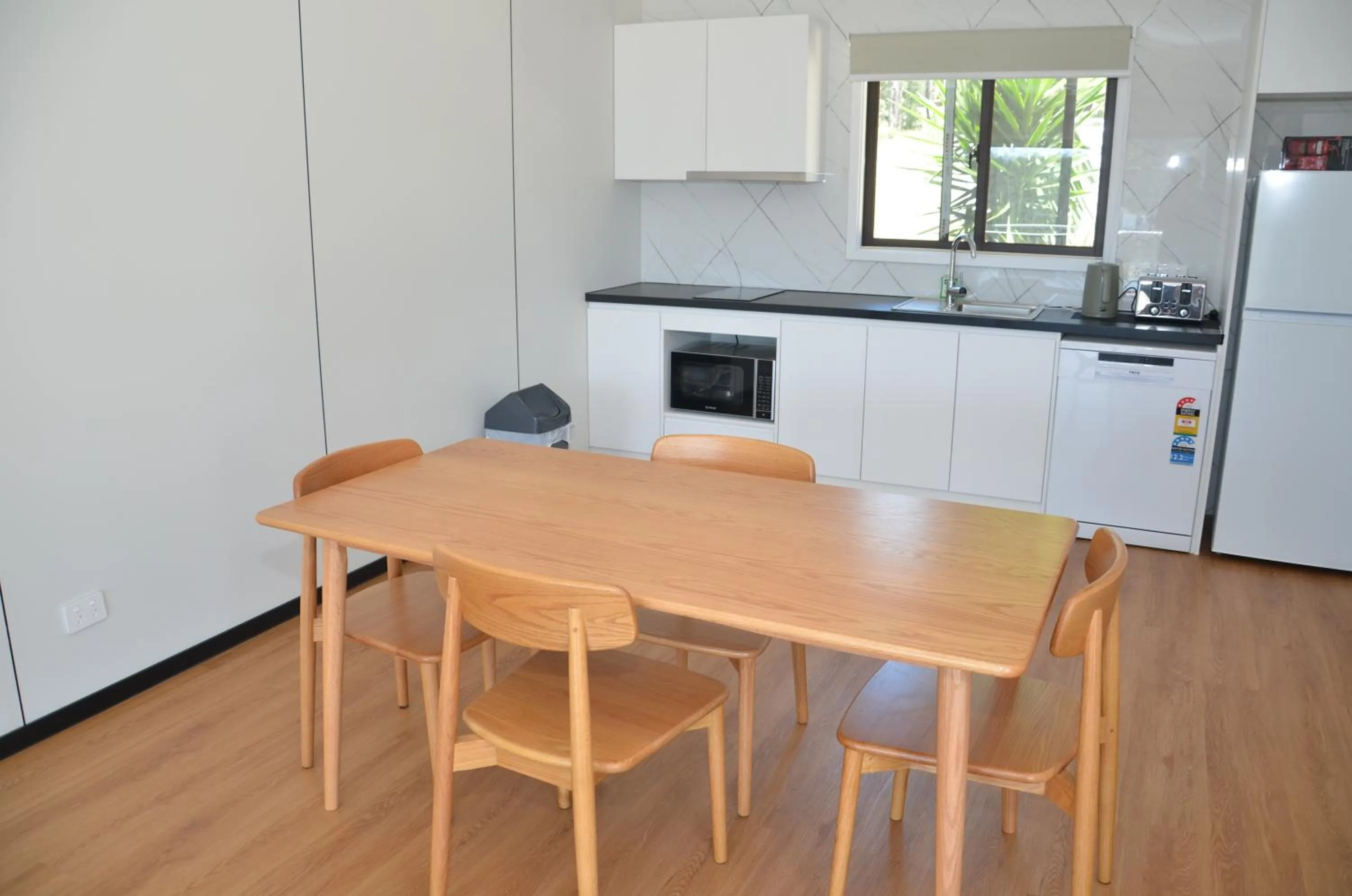 The Leaning Oak Holiday Lifestyles - Lake Conjola