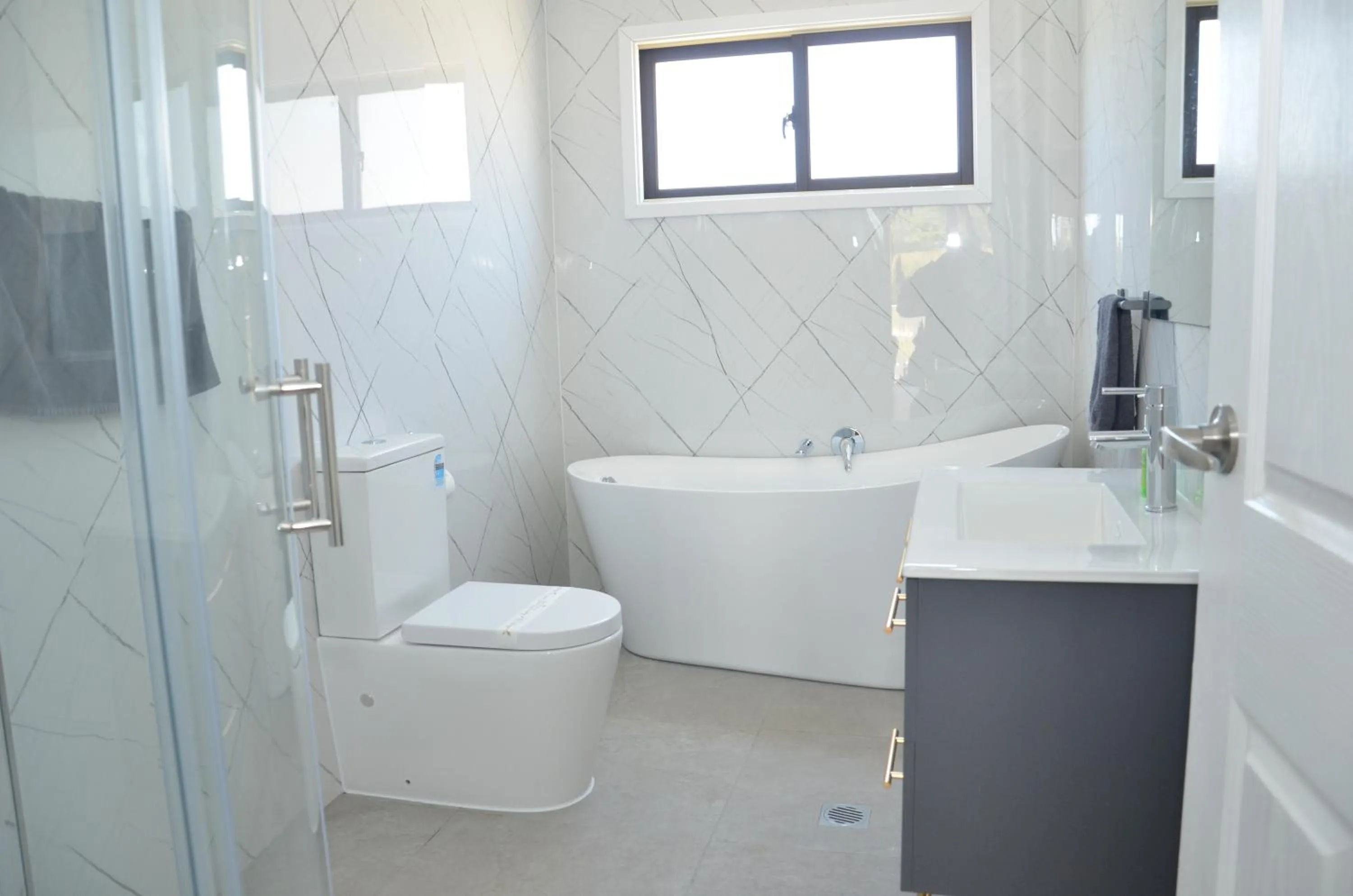 The Leaning Oak Holiday Lifestyles - Lake Conjola