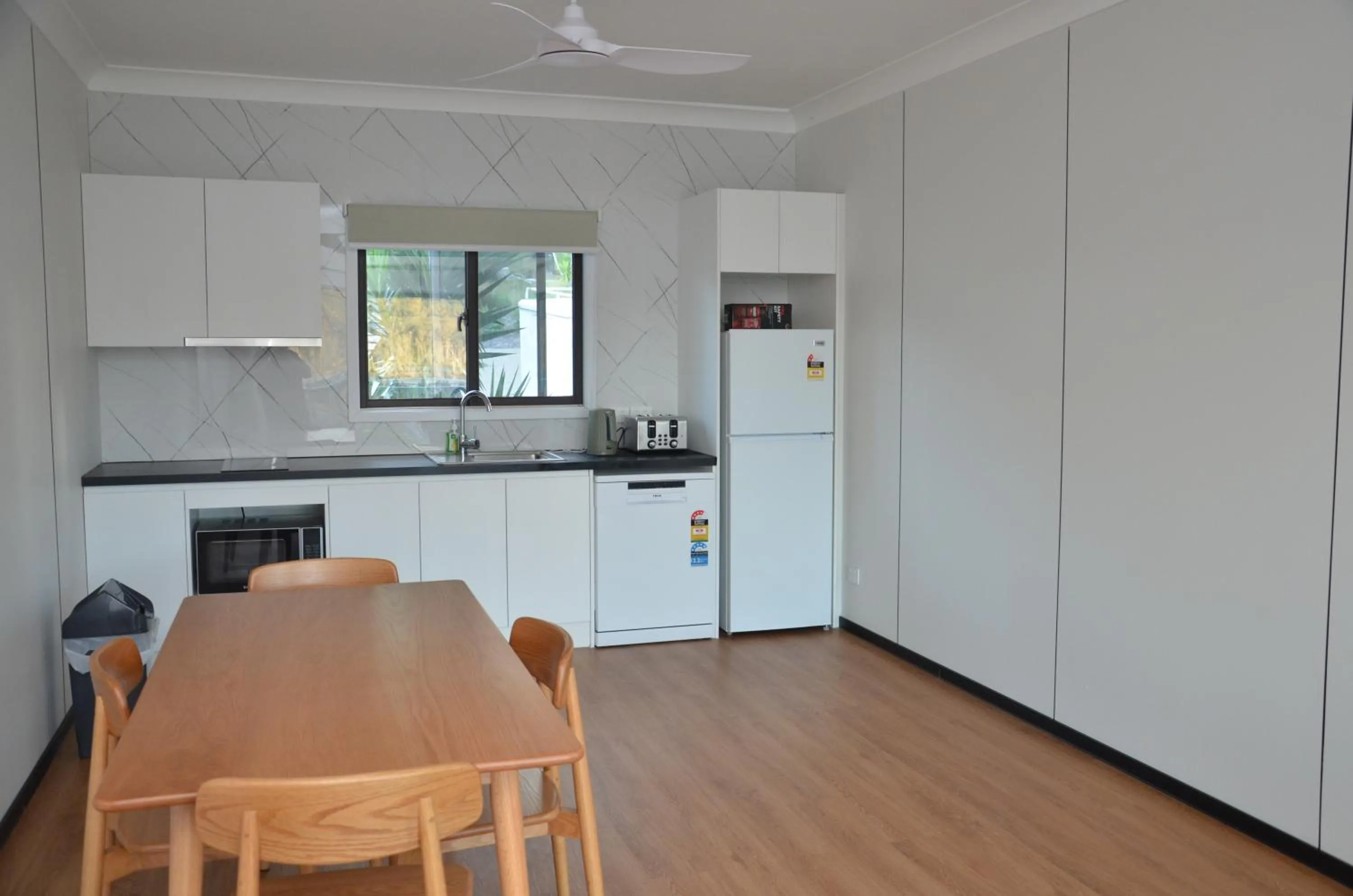 The Leaning Oak Holiday Lifestyles - Lake Conjola