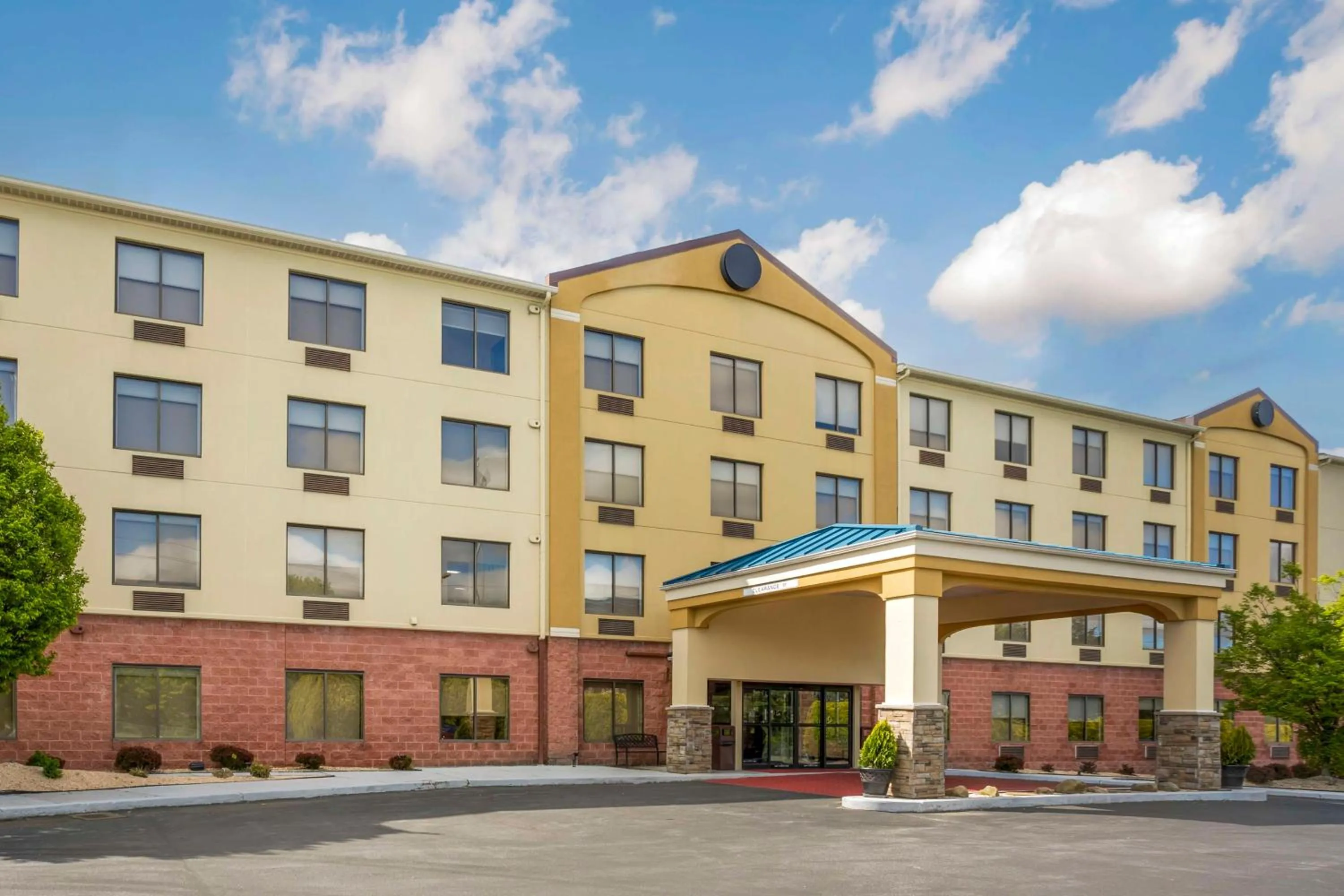 Property building in Best Western Grantville Hershey