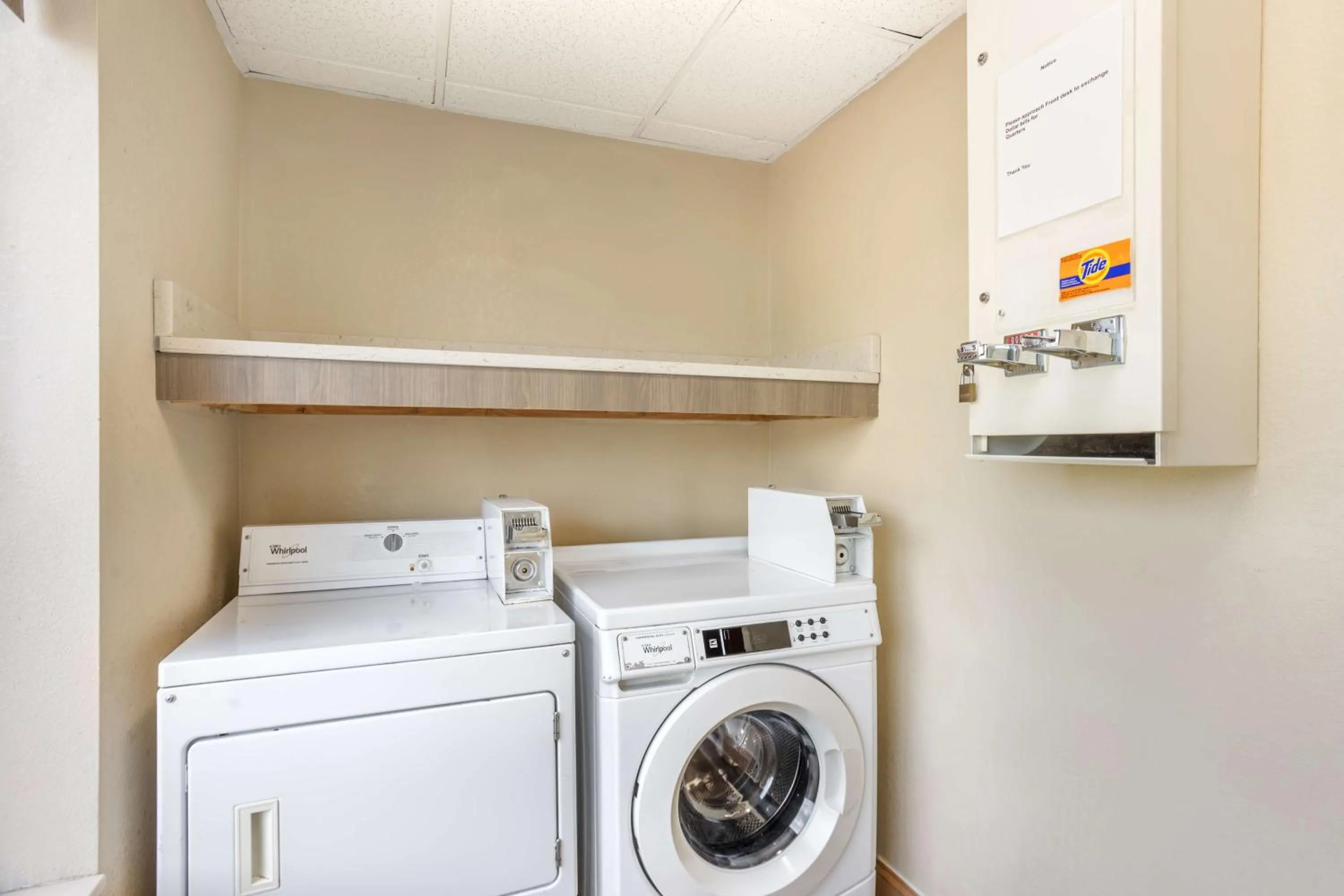 laundry in Best Western Grantville Hershey