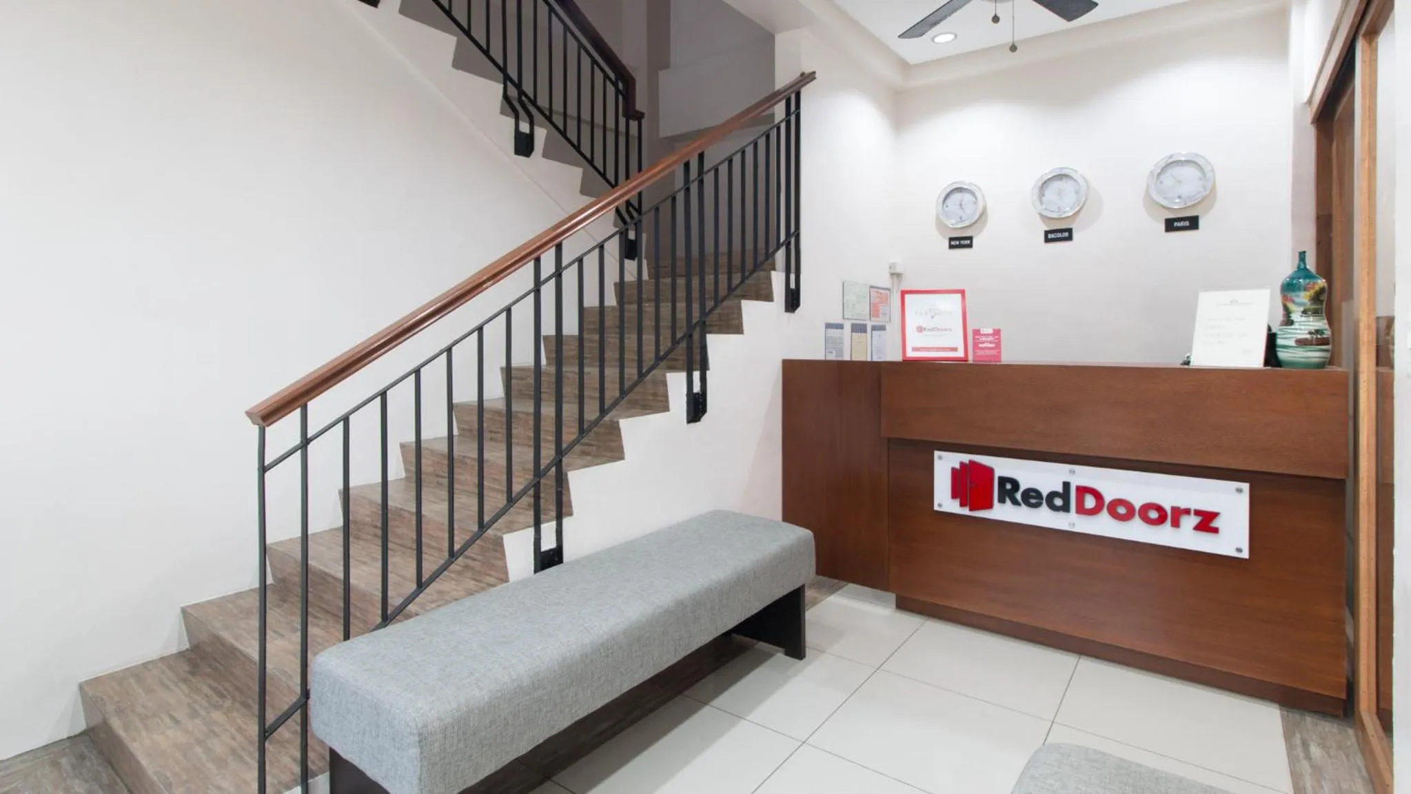 Lobby or reception in RedDoorz Plus @ Diola Villamonte Bacolod