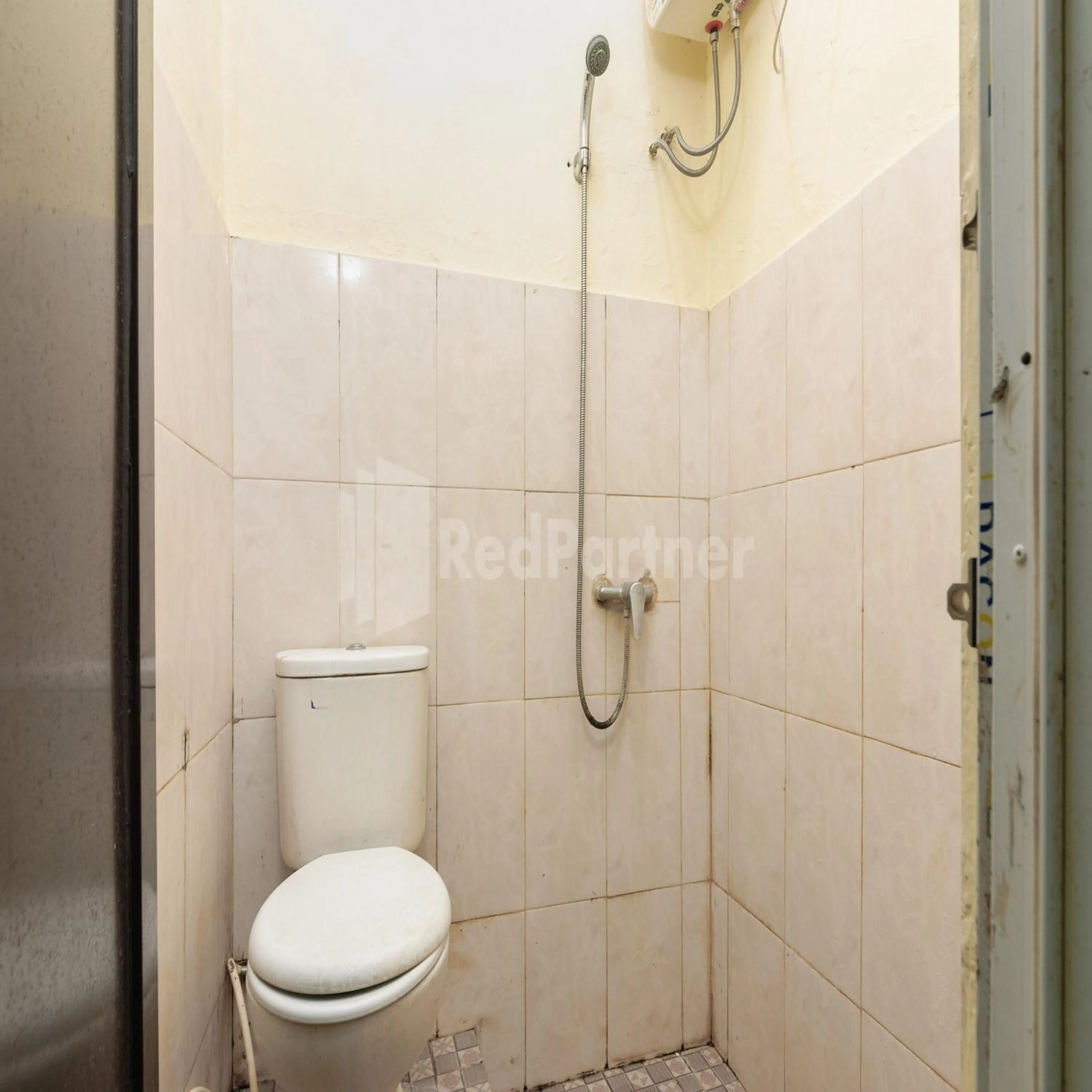 Bathroom in SUPER OYO 591 Mn Residence Syariah