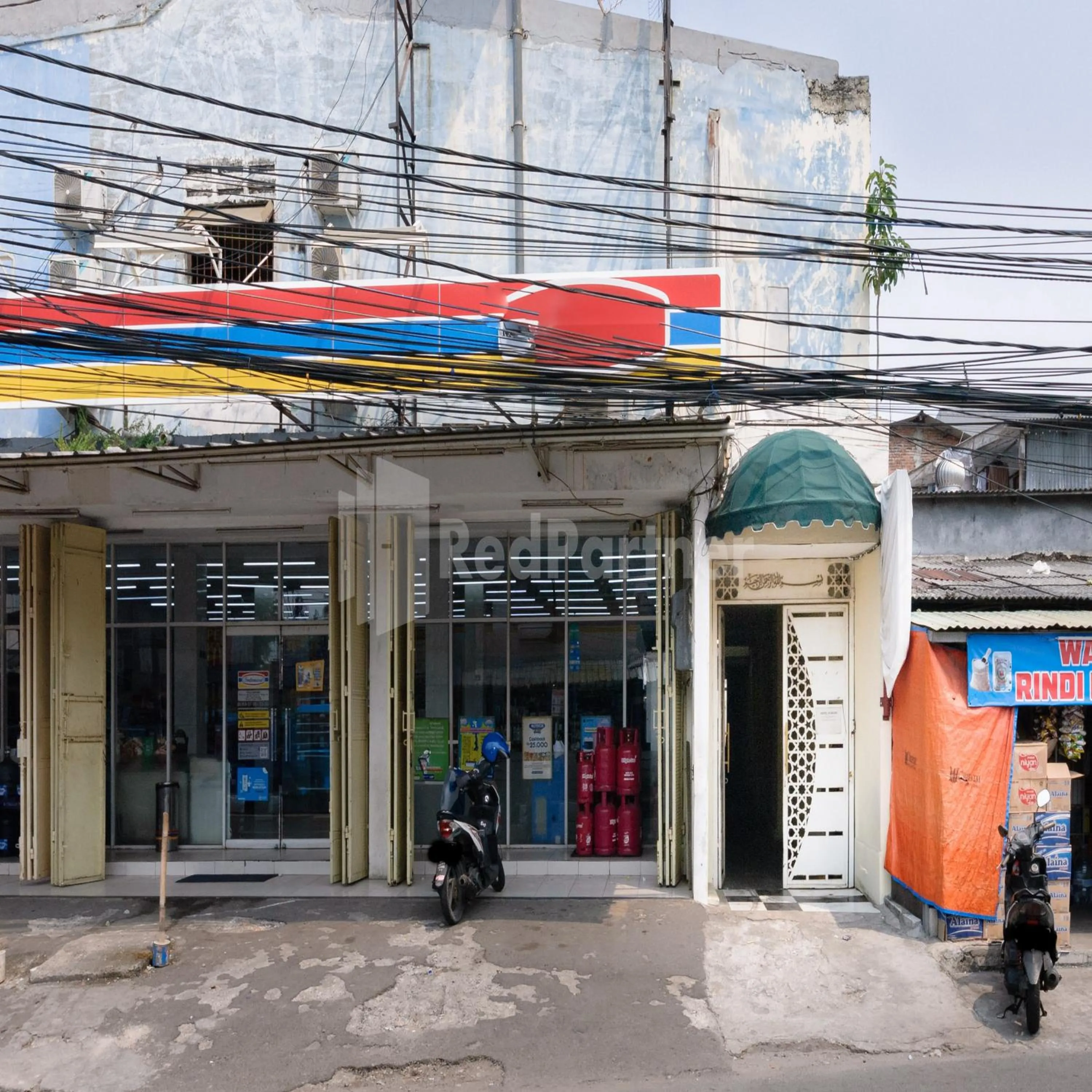 Facade/entrance in SUPER OYO 591 Mn Residence Syariah