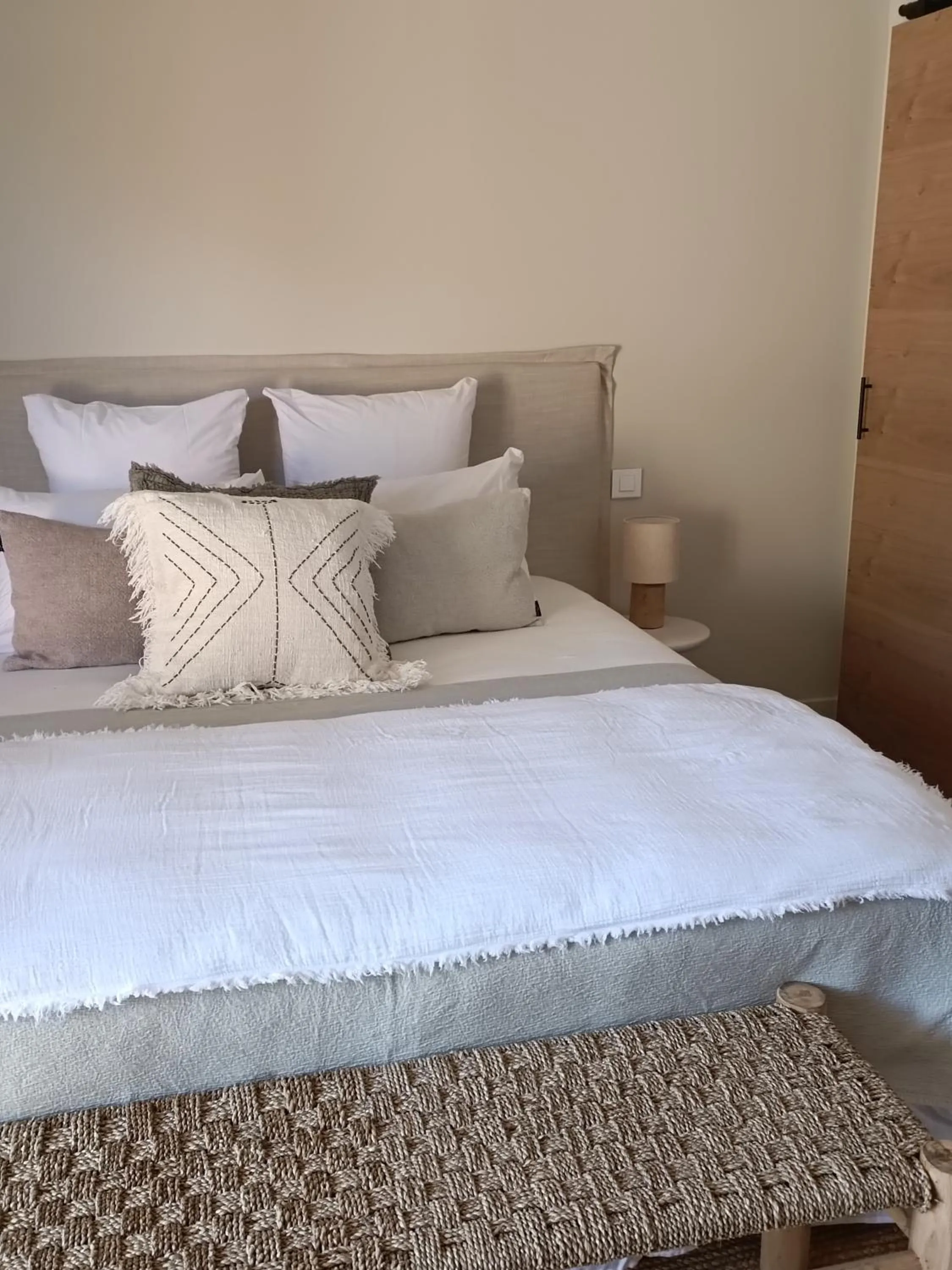 Bed in Hôtel Les Suites Du Maquis