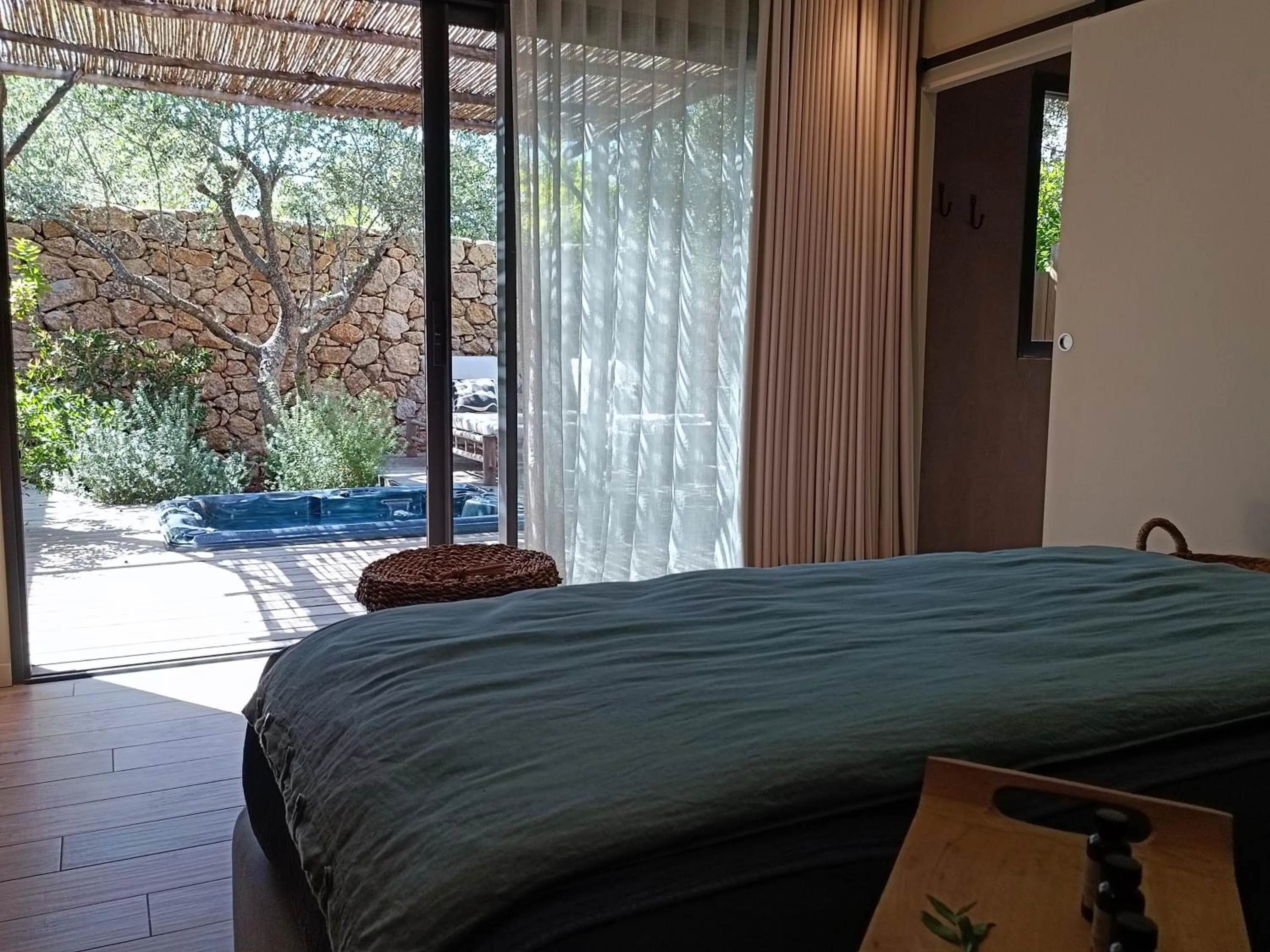 Bed in Hôtel Les Suites Du Maquis