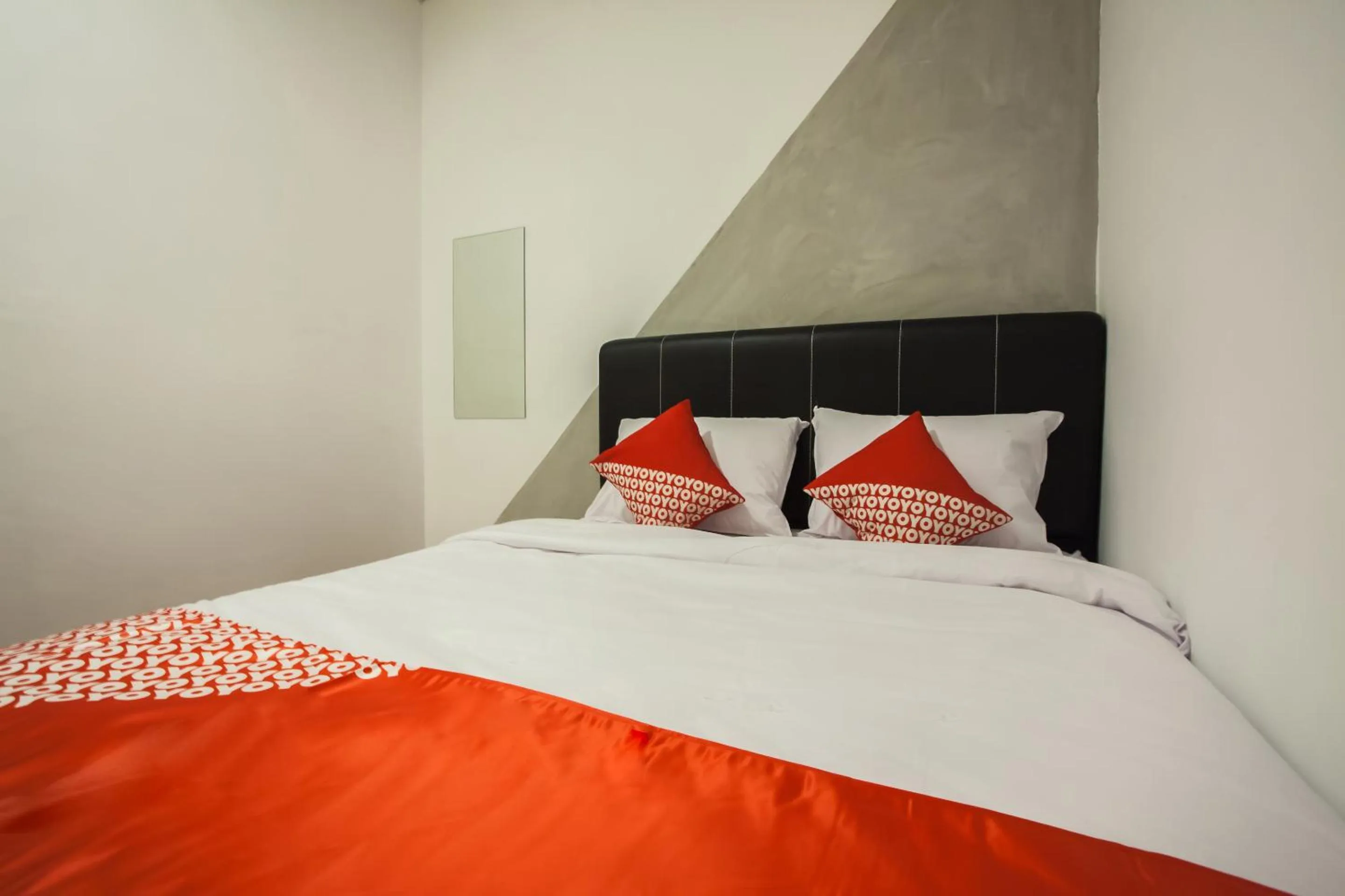 Bedroom, Bed in Hotel O Mono Guest House