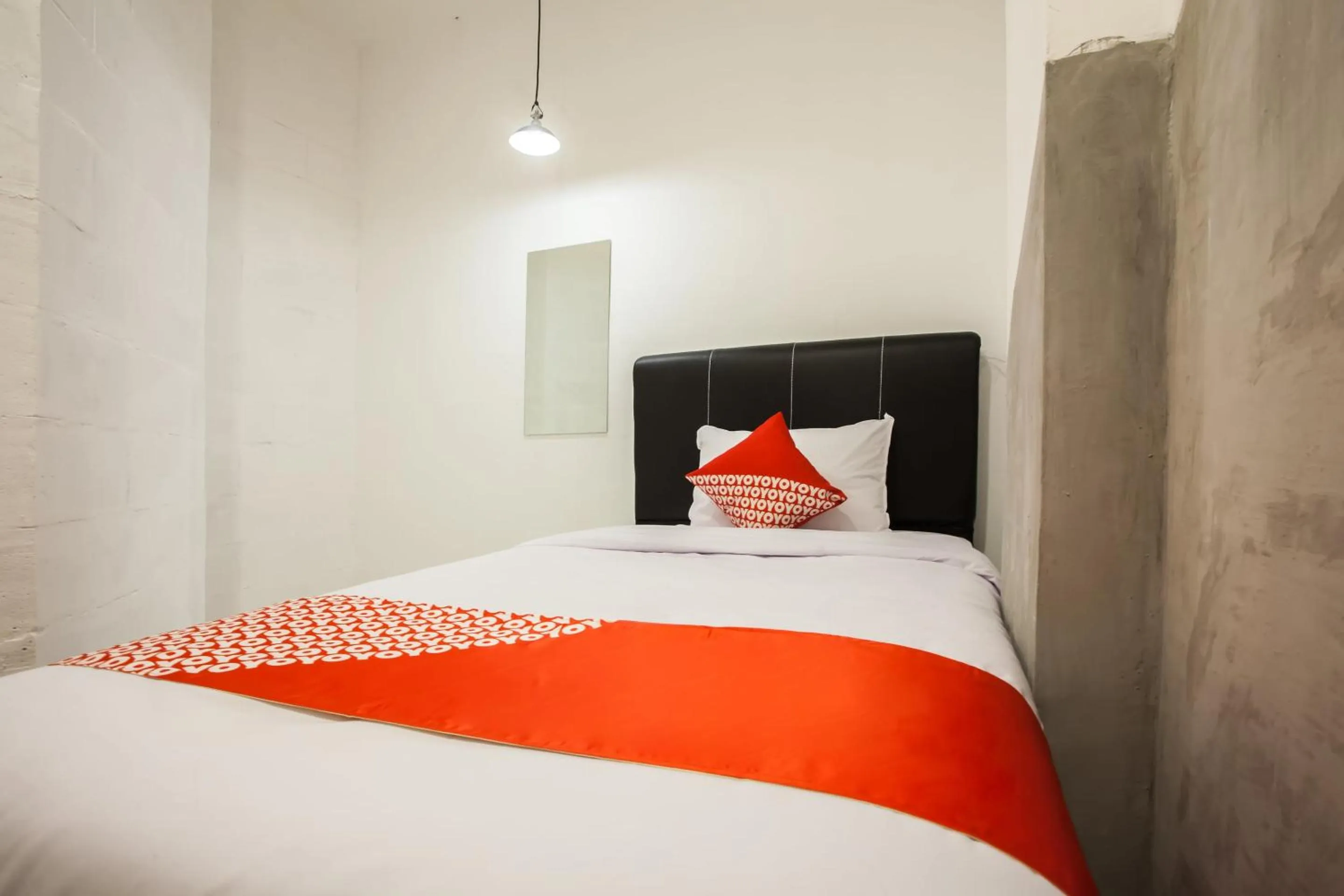 Bedroom, Bed in Hotel O Mono Guest House