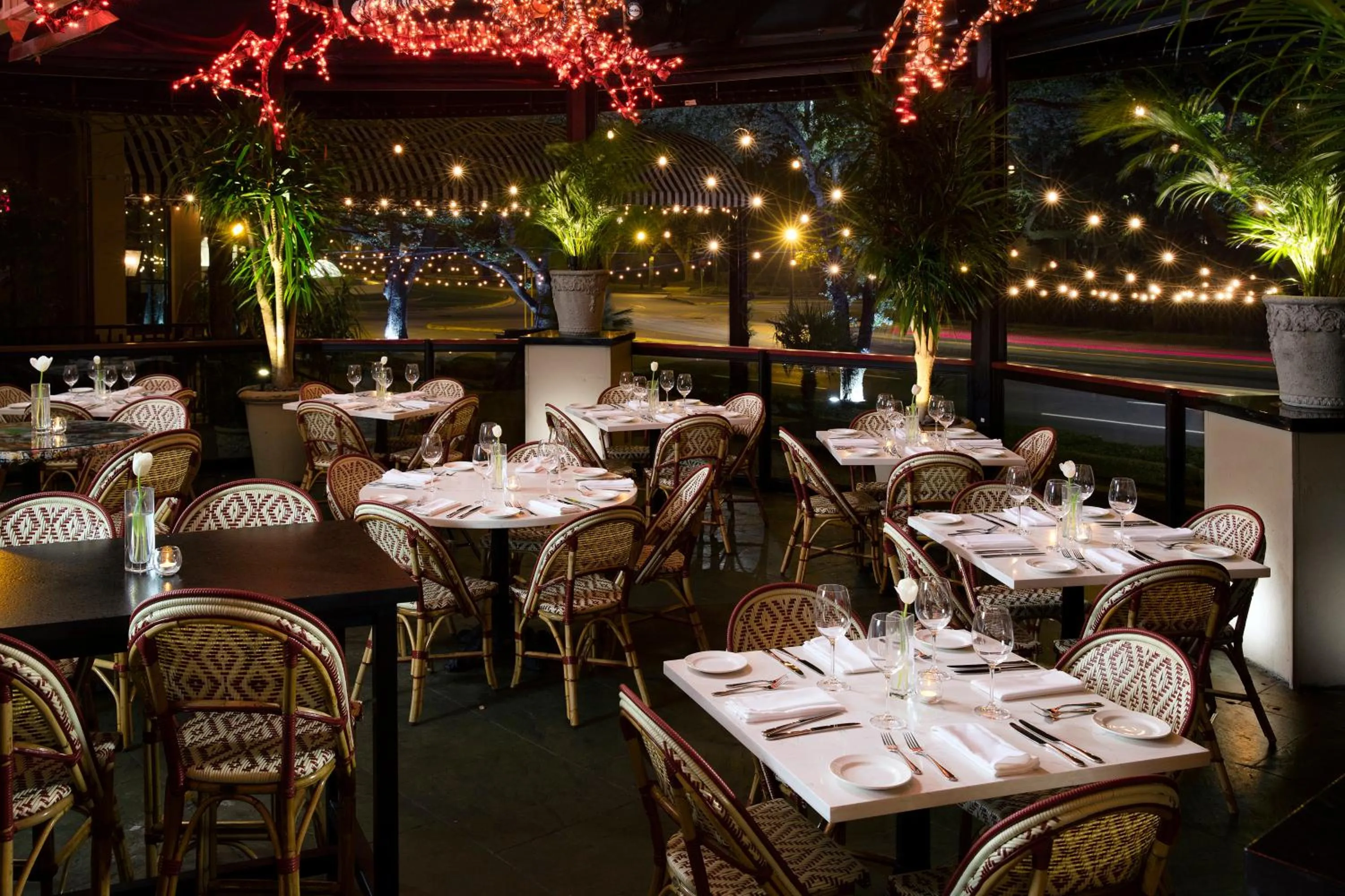 Dining area in Hotel Zaza Houston Museum District