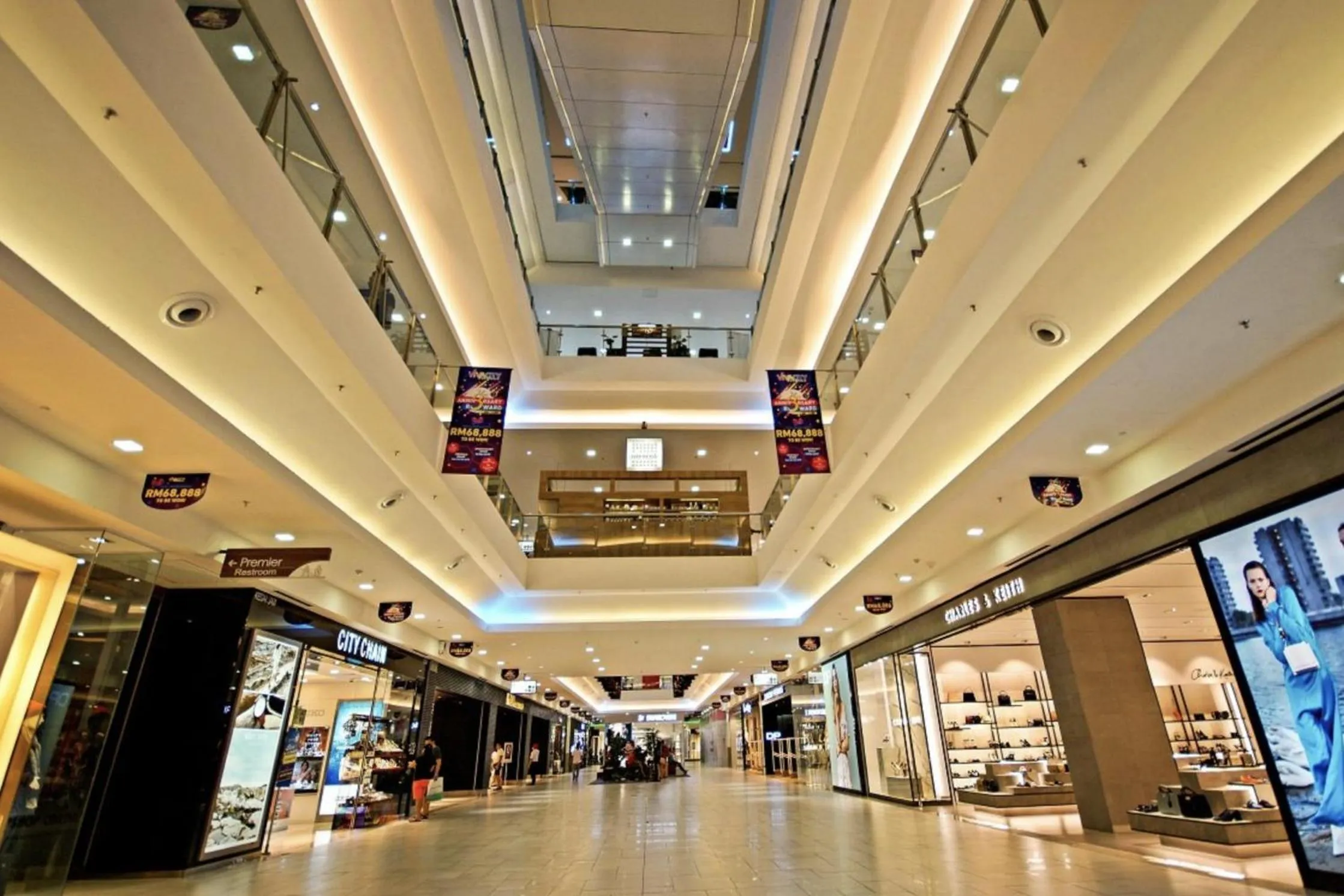 Restaurant/places to eat in Luco Apartments @ Viva City Megamall