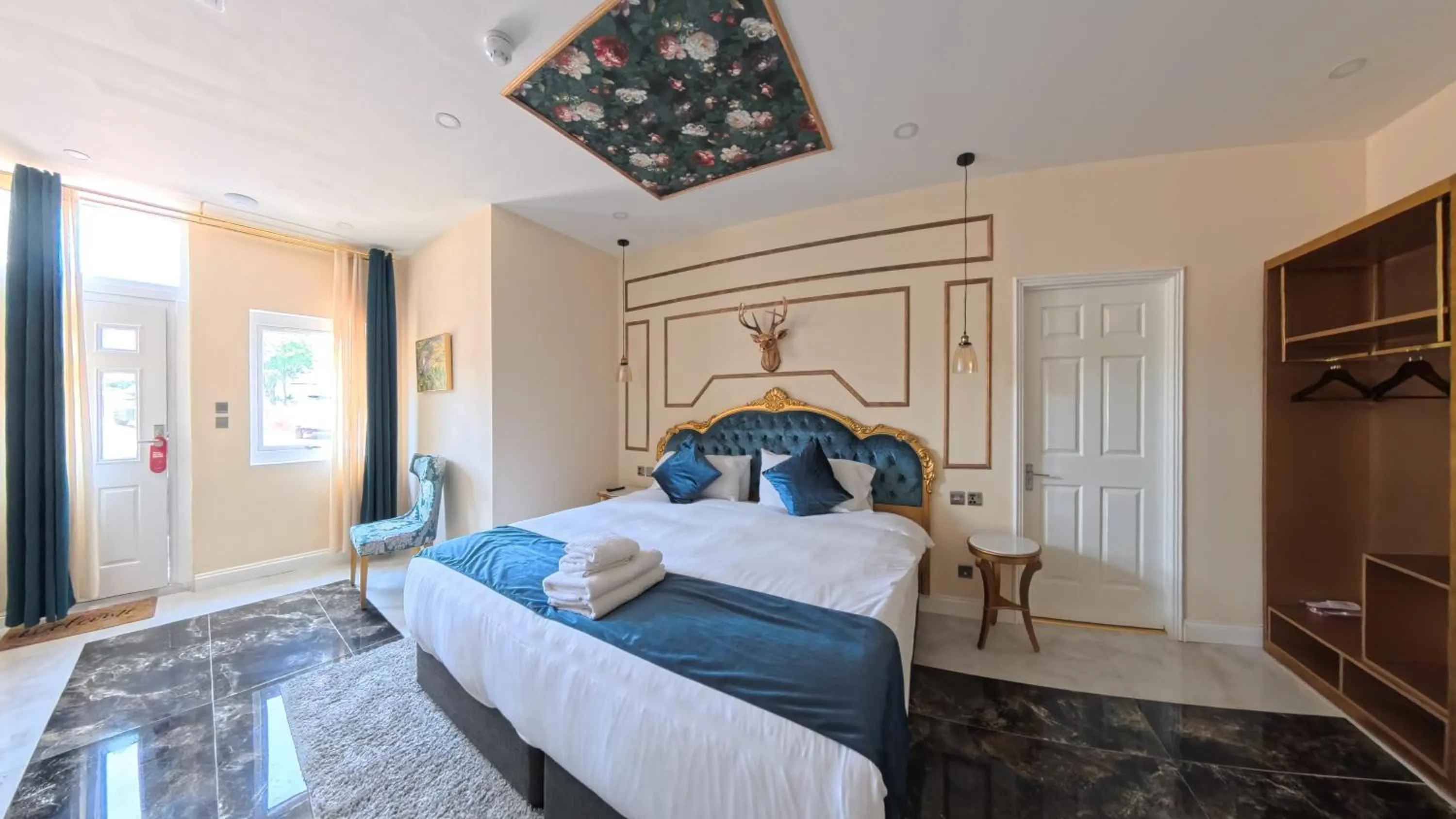 Bedroom, Bed in Muthu Fort William Hotel