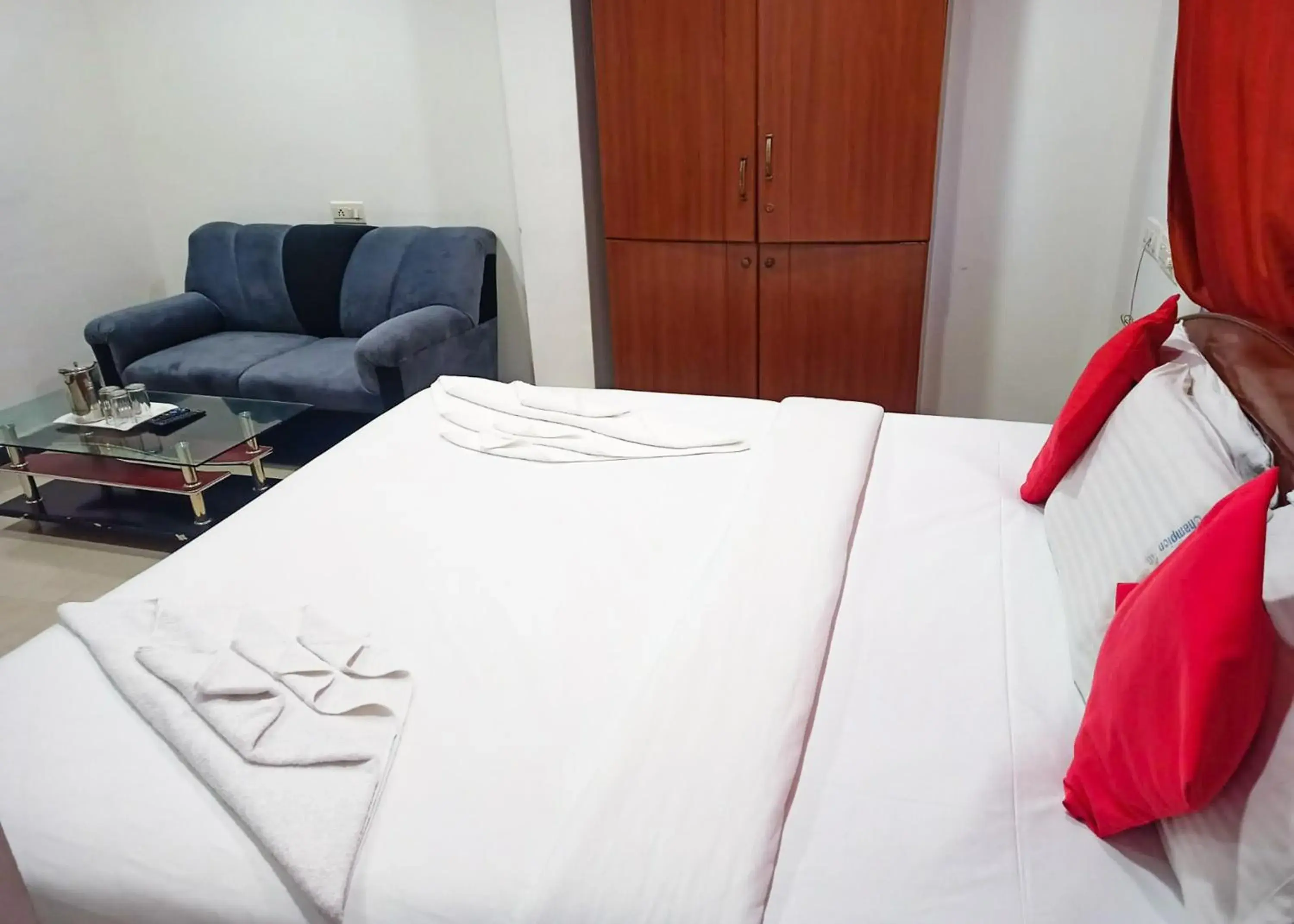 Deluxe Room in Hotel Champion Inn near Yeswantpur Junction Railway Station Deluxe Room in Hotel Champion Inn near Yeswantpur Junction Railway Station