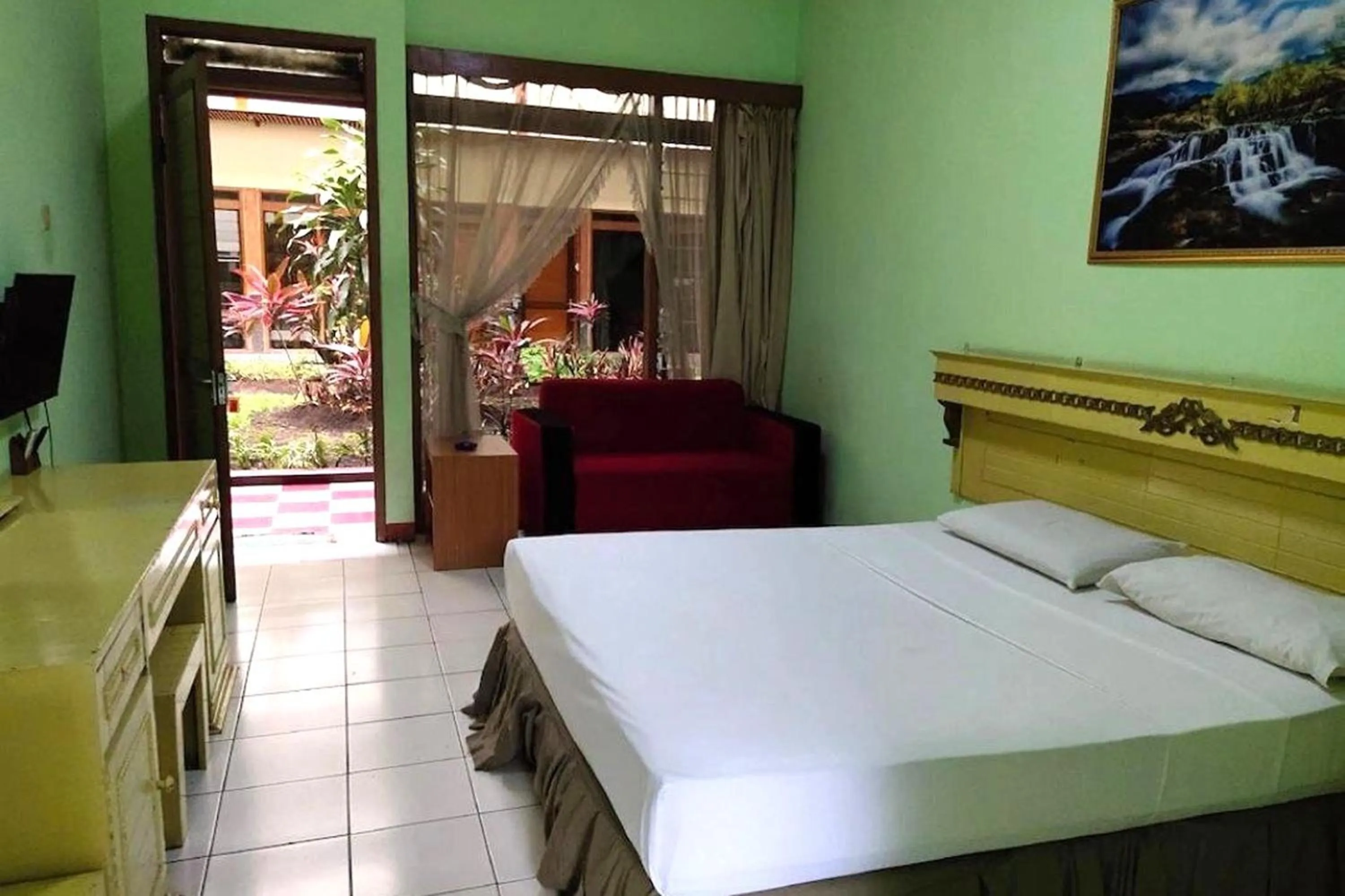 Bed in Hotel Bandung Permai